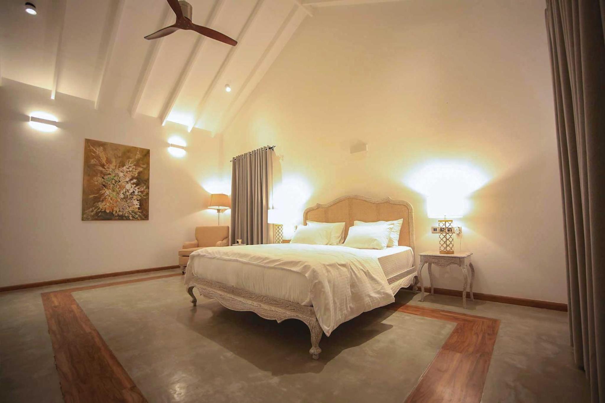 King Suite with Balcony photo 2