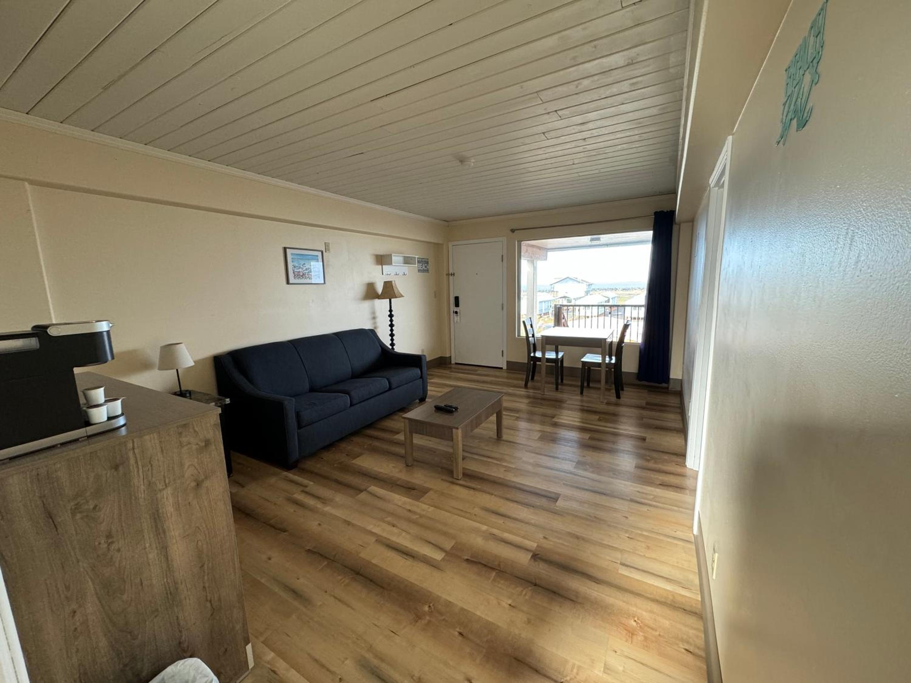 One Bedroom Suite w/Sleeper Sofa, Ocean View photo 2