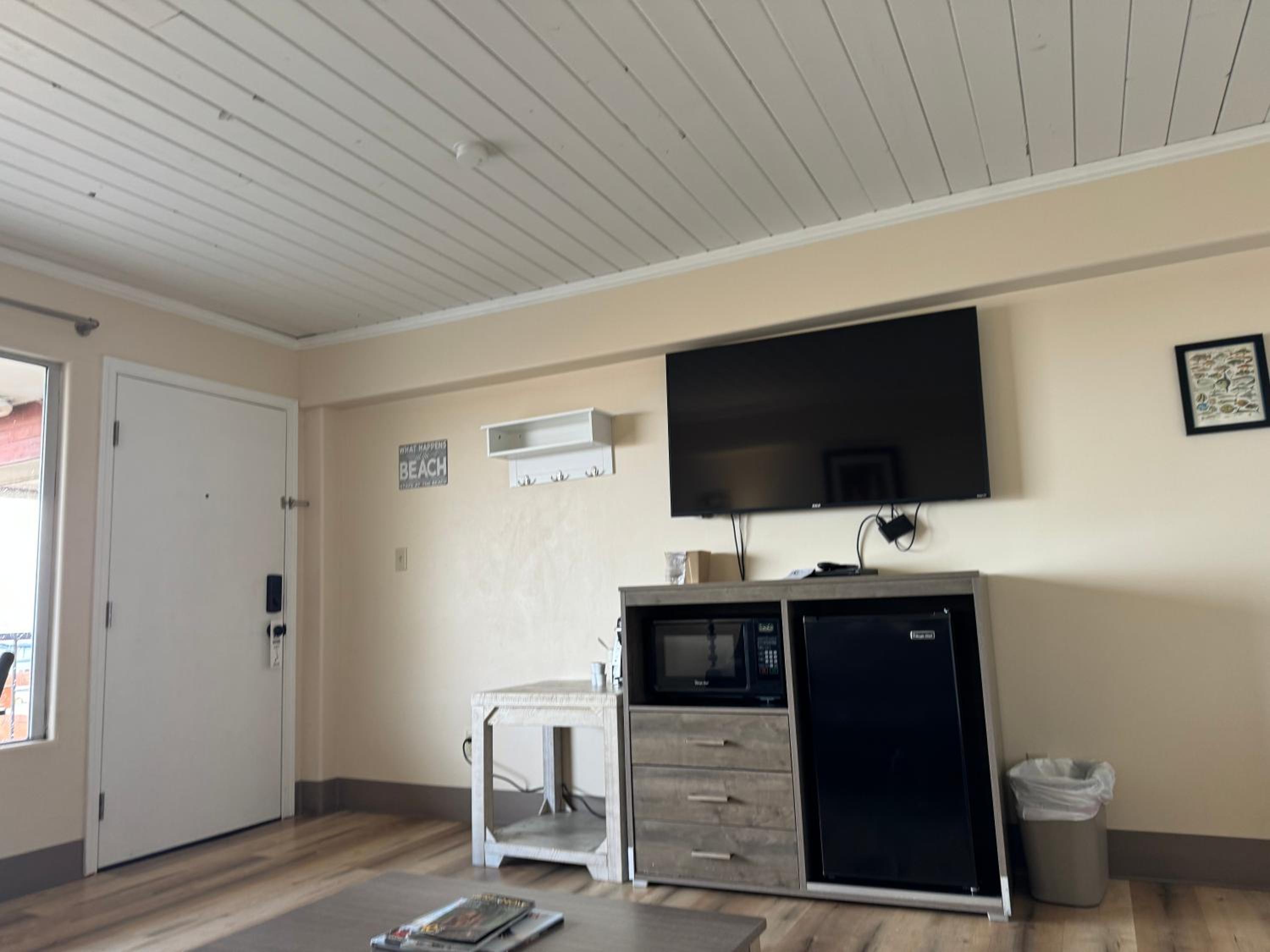 One Bedroom Suite w/Sleeper Sofa, Ocean View photo 3