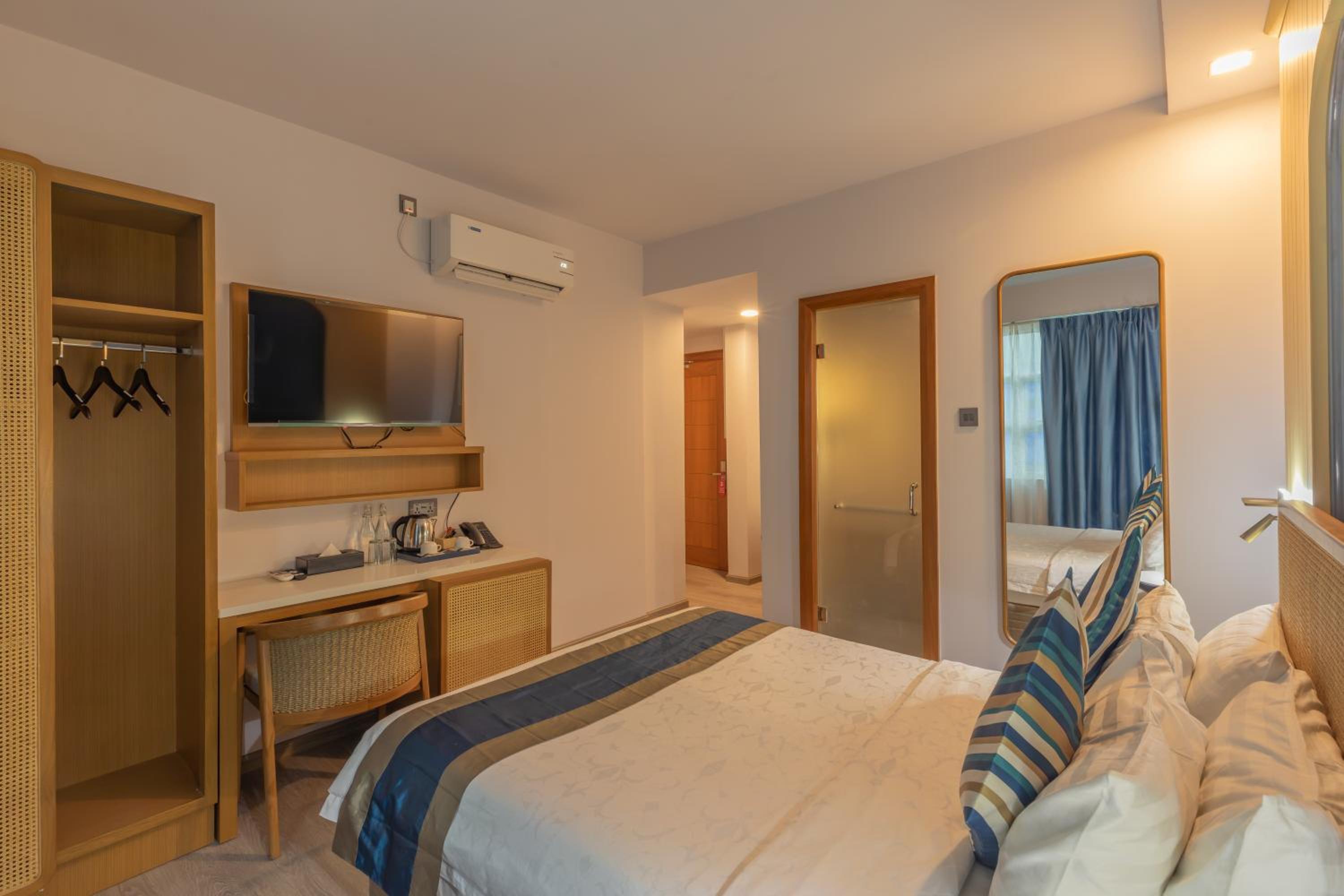 Superior Suite - Photo 10