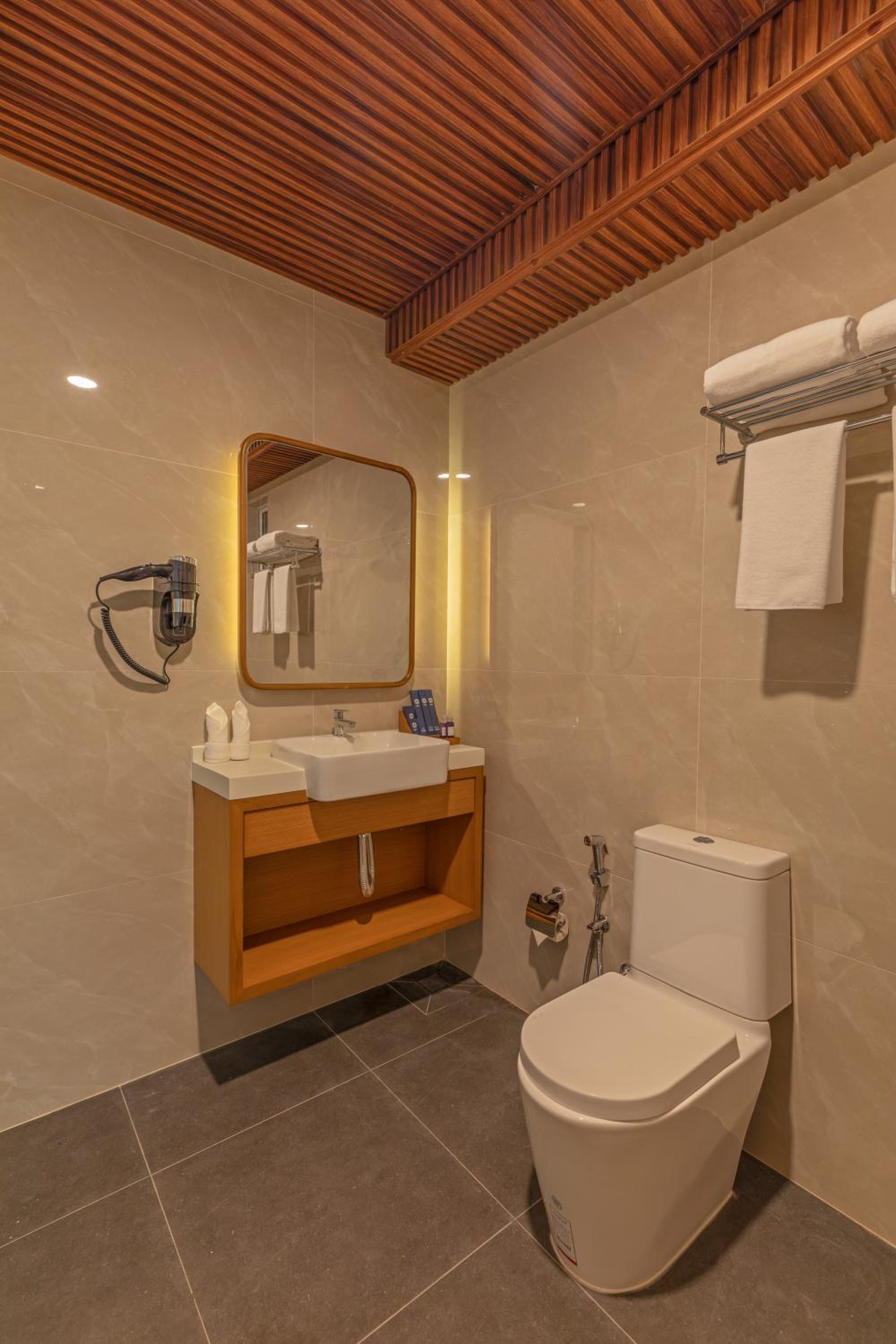 Superior Suite - Photo 8