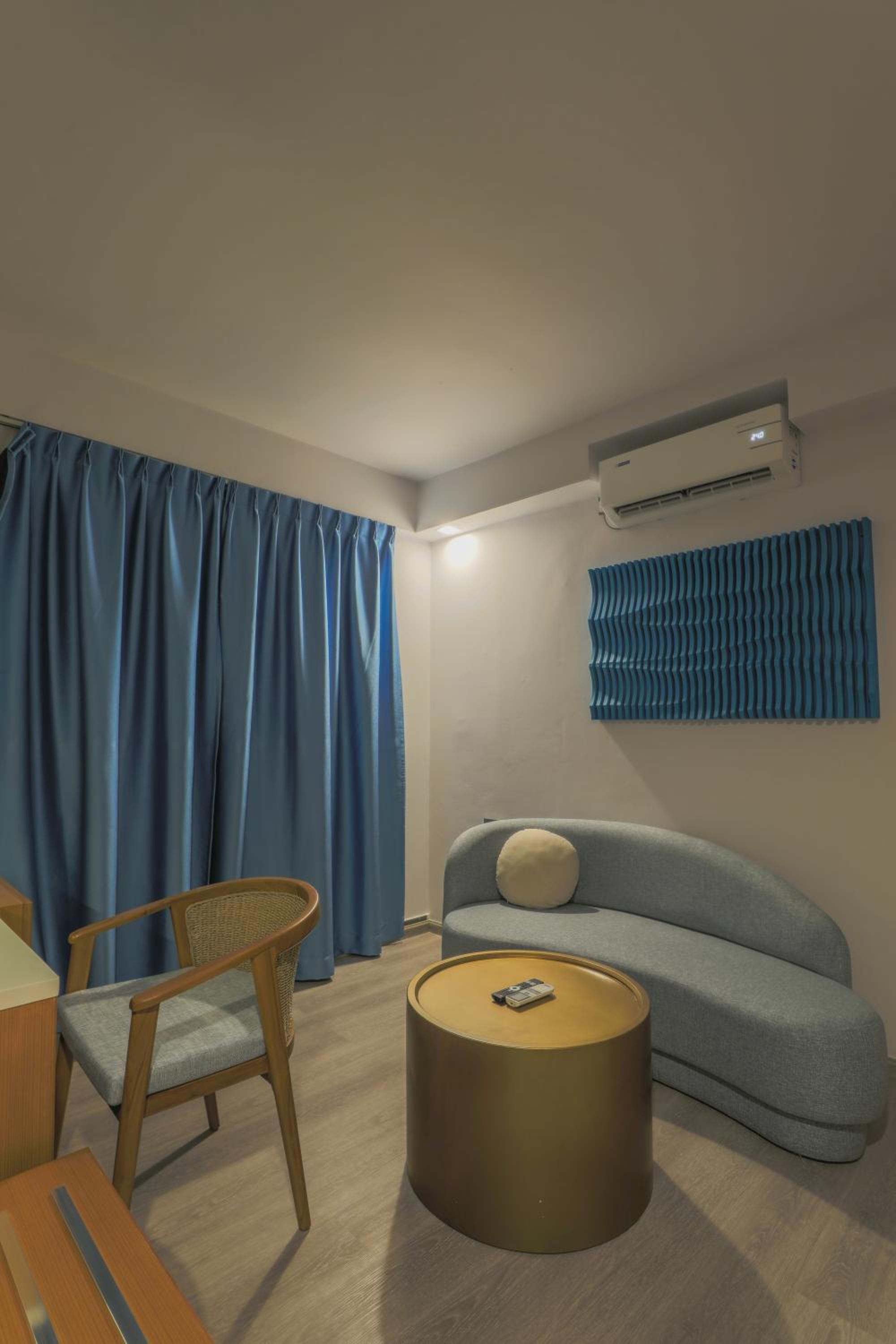 Executive Suite - Photo 5
