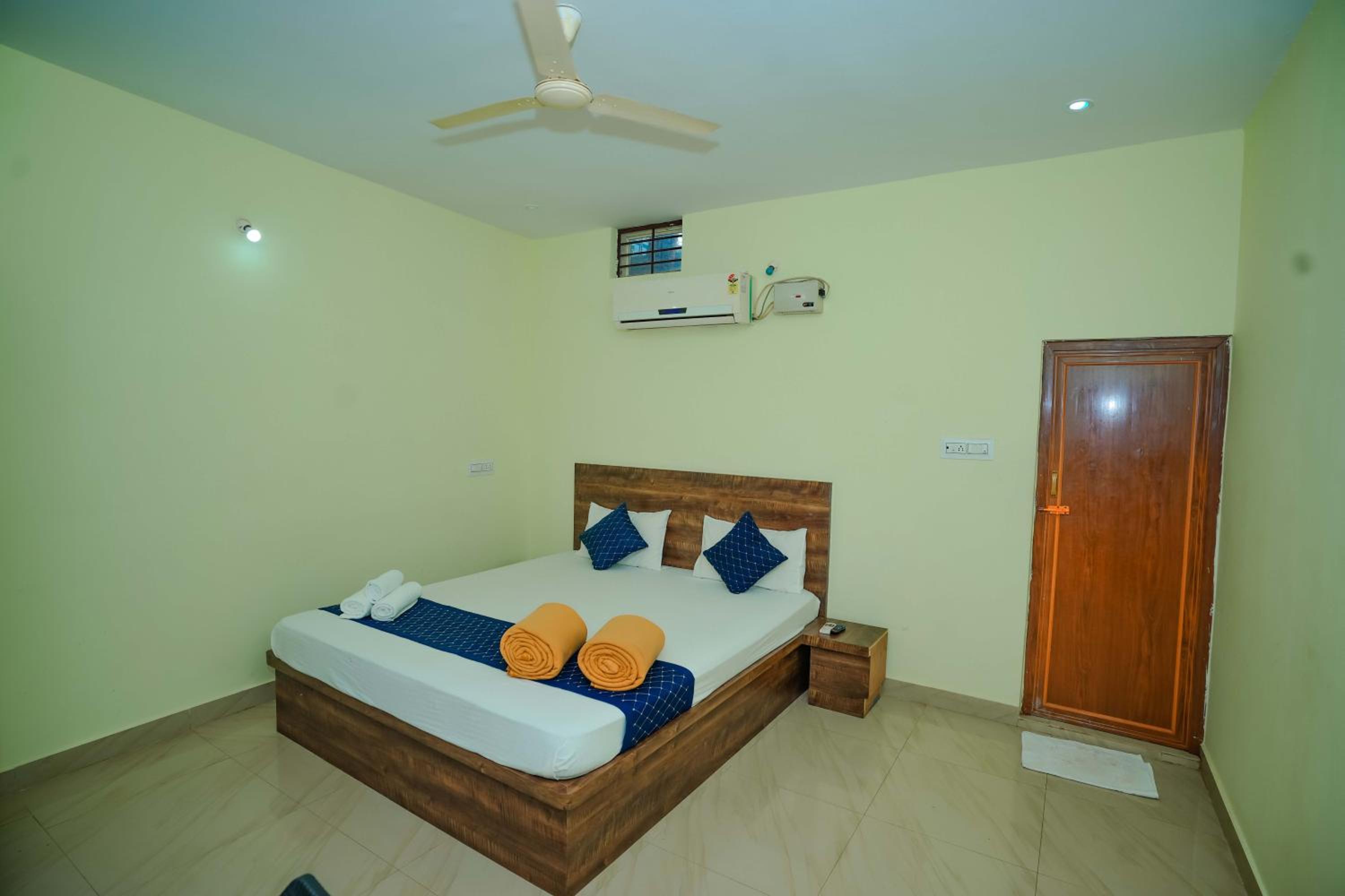Standard Double Room With Fan photo 2