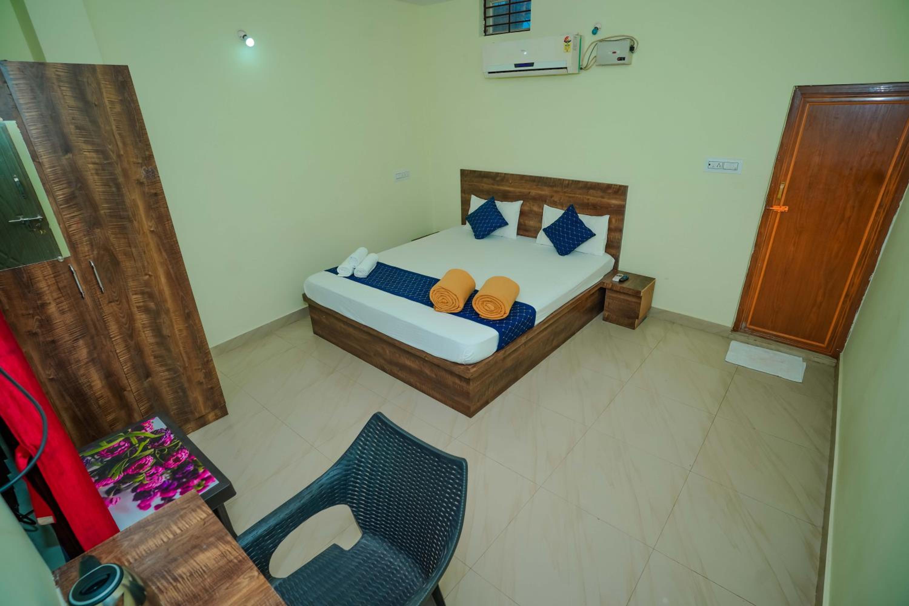 Standard Double Room With Fan photo 3