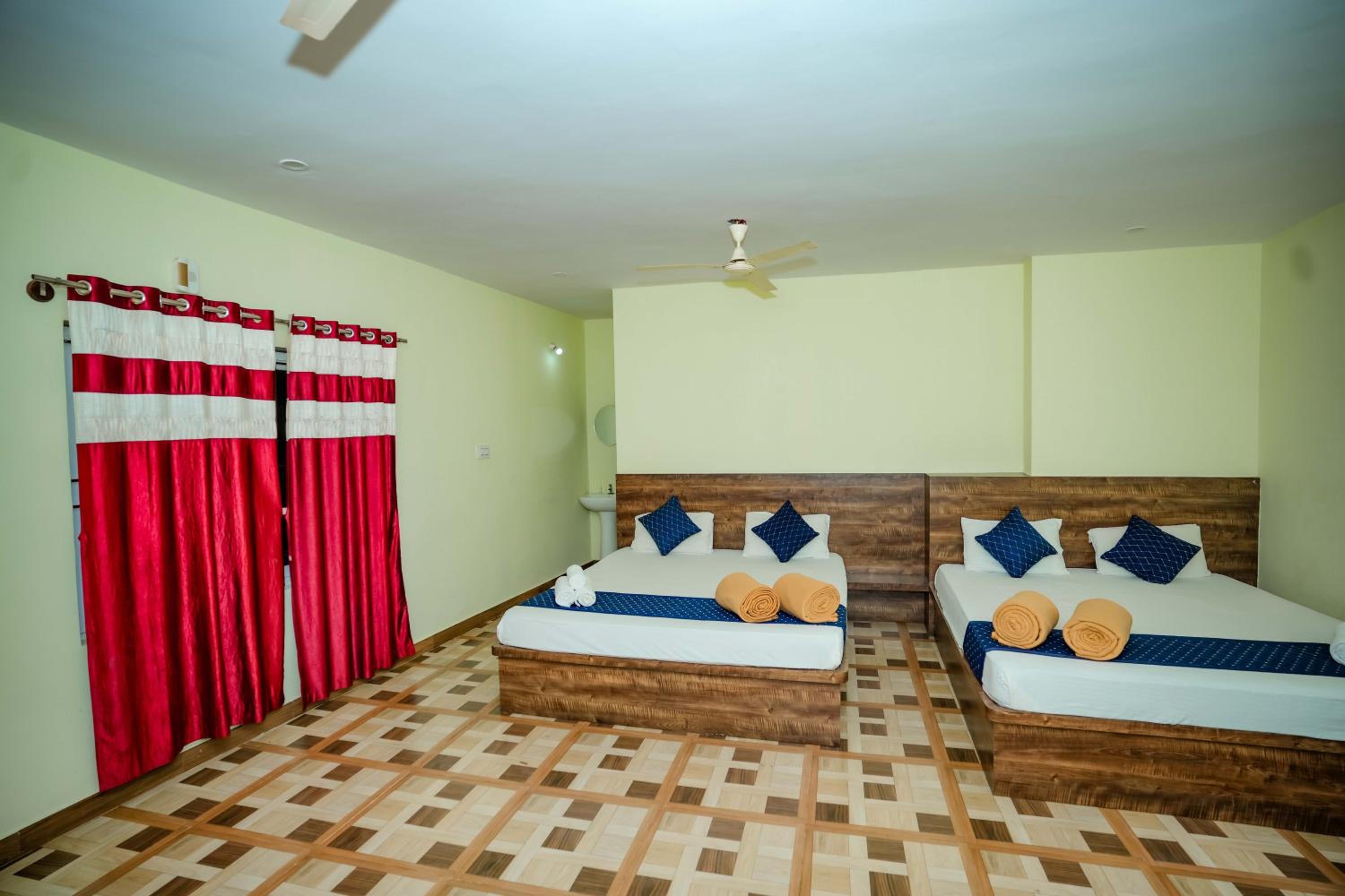 Deluxe Family Suite photo 3