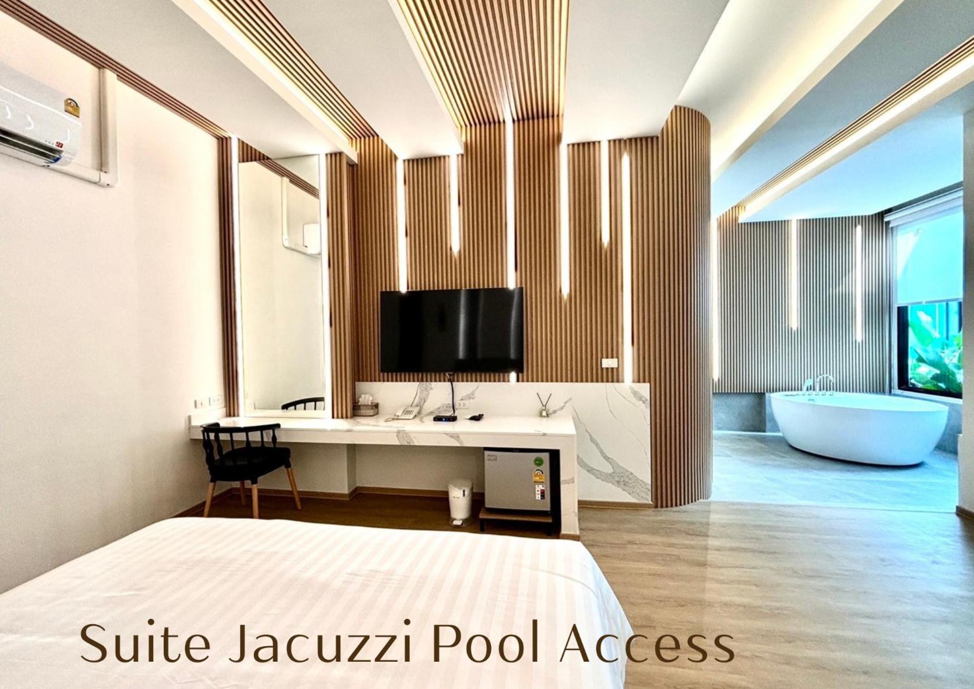 King Suite with Pool View - Photo 5