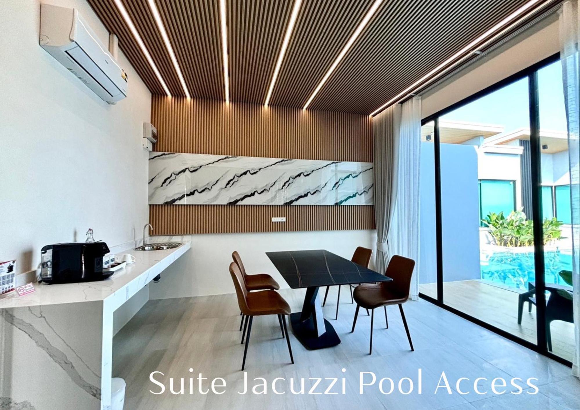 King Suite with Pool View - Photo 4
