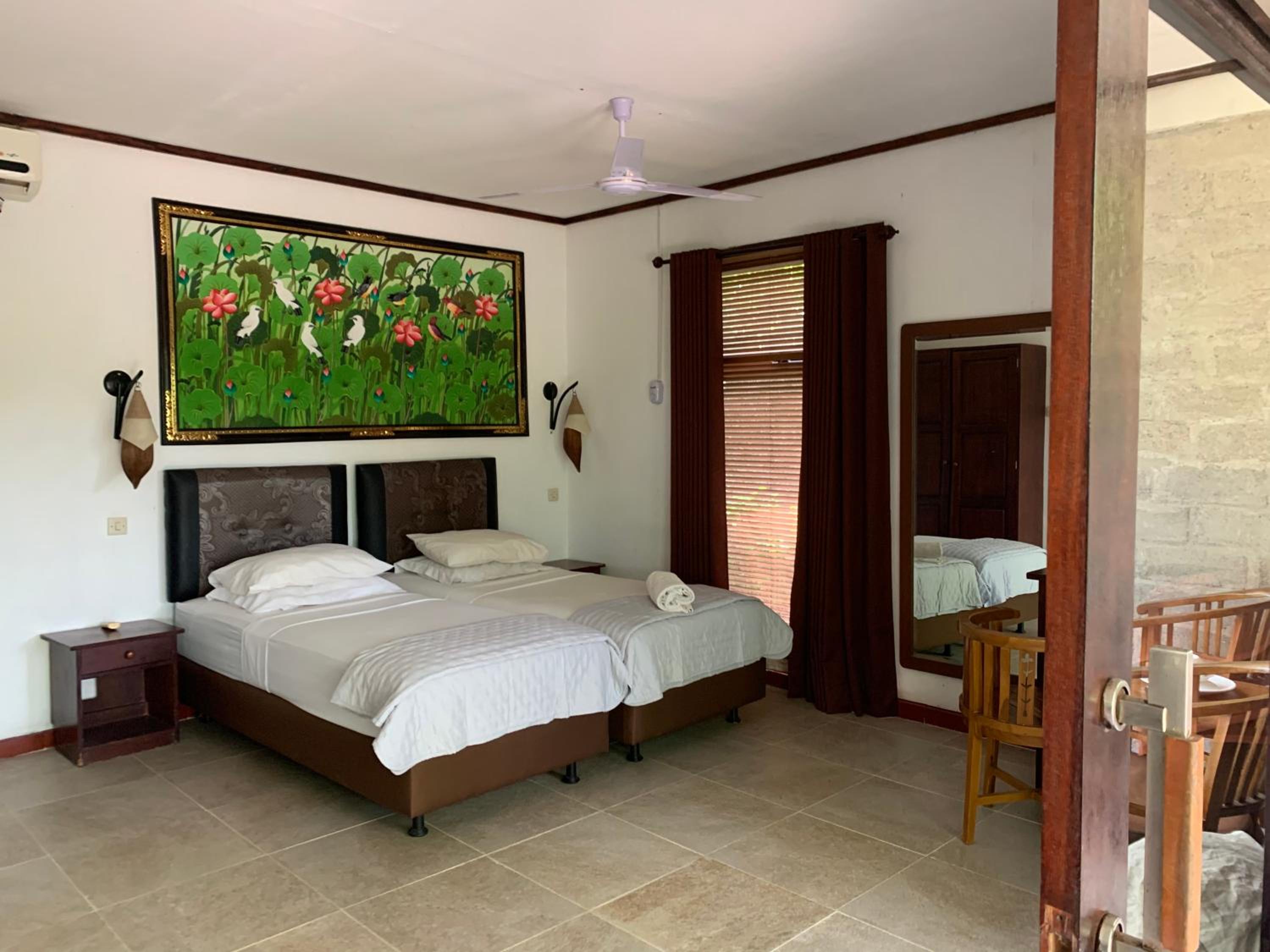 Standard Twin Room with Mountain View