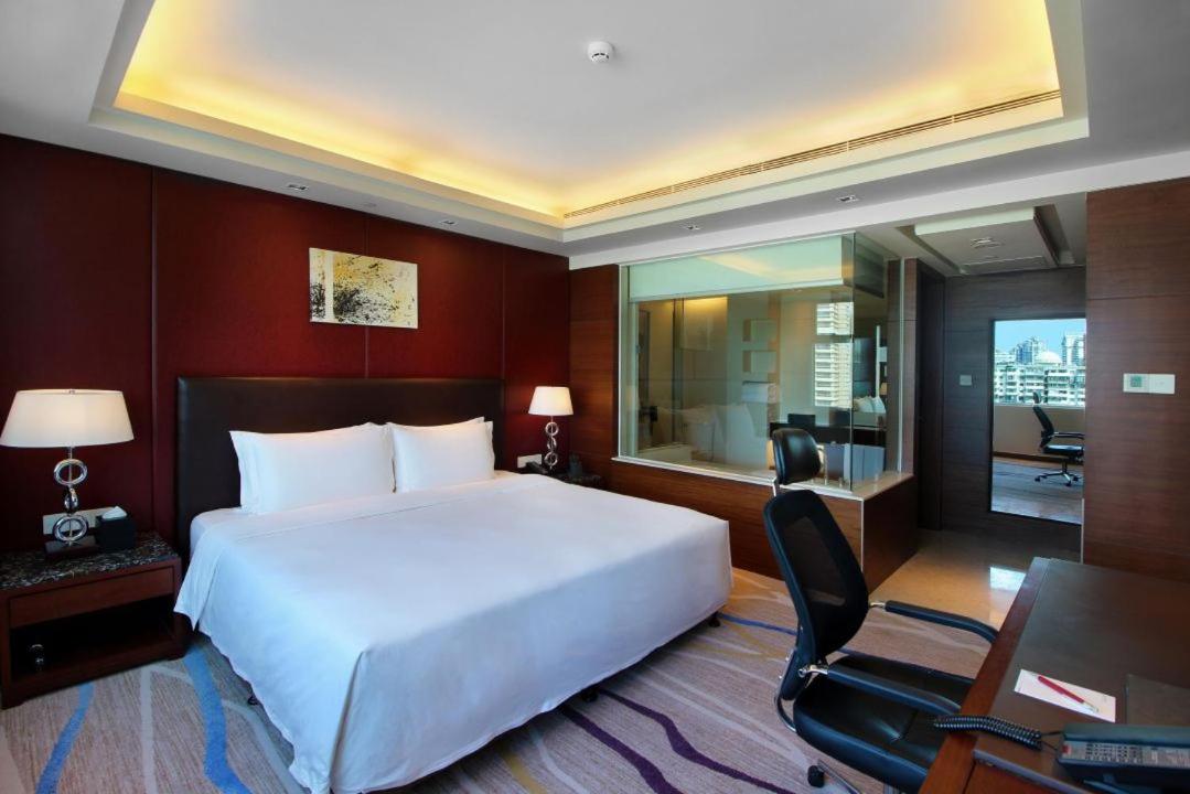 Deluxe city view Suite - Photo 6