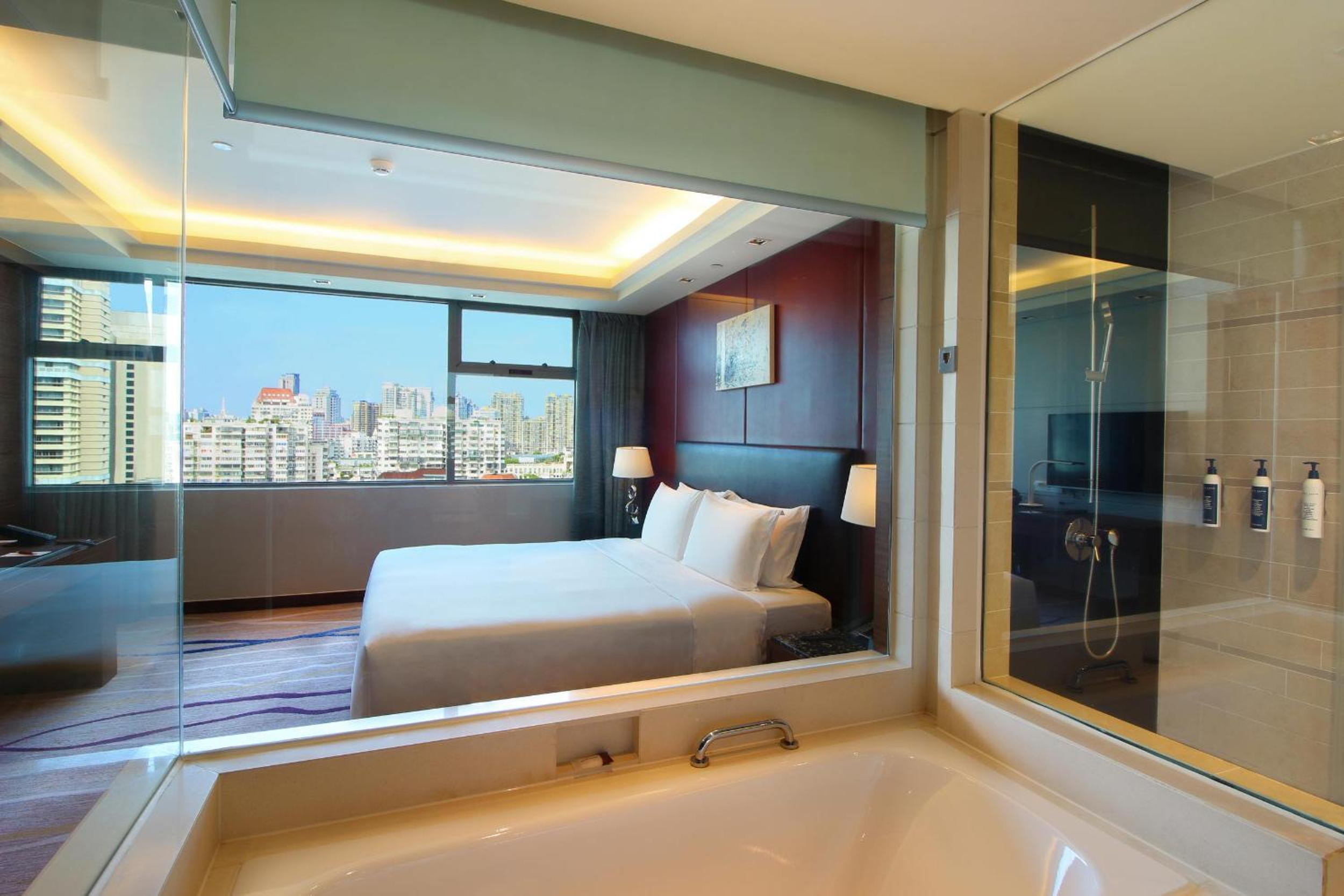 Deluxe city view Suite - Photo 5