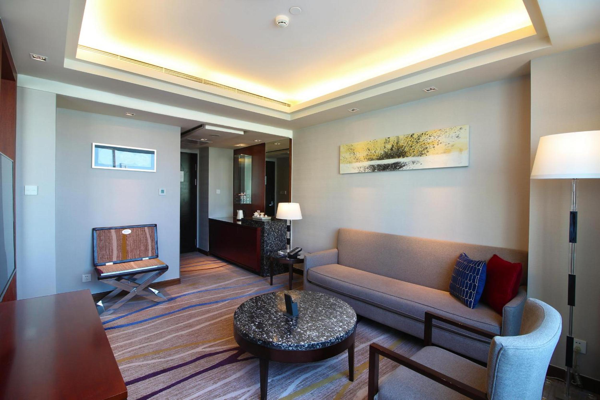 Deluxe city view Suite - Photo 3
