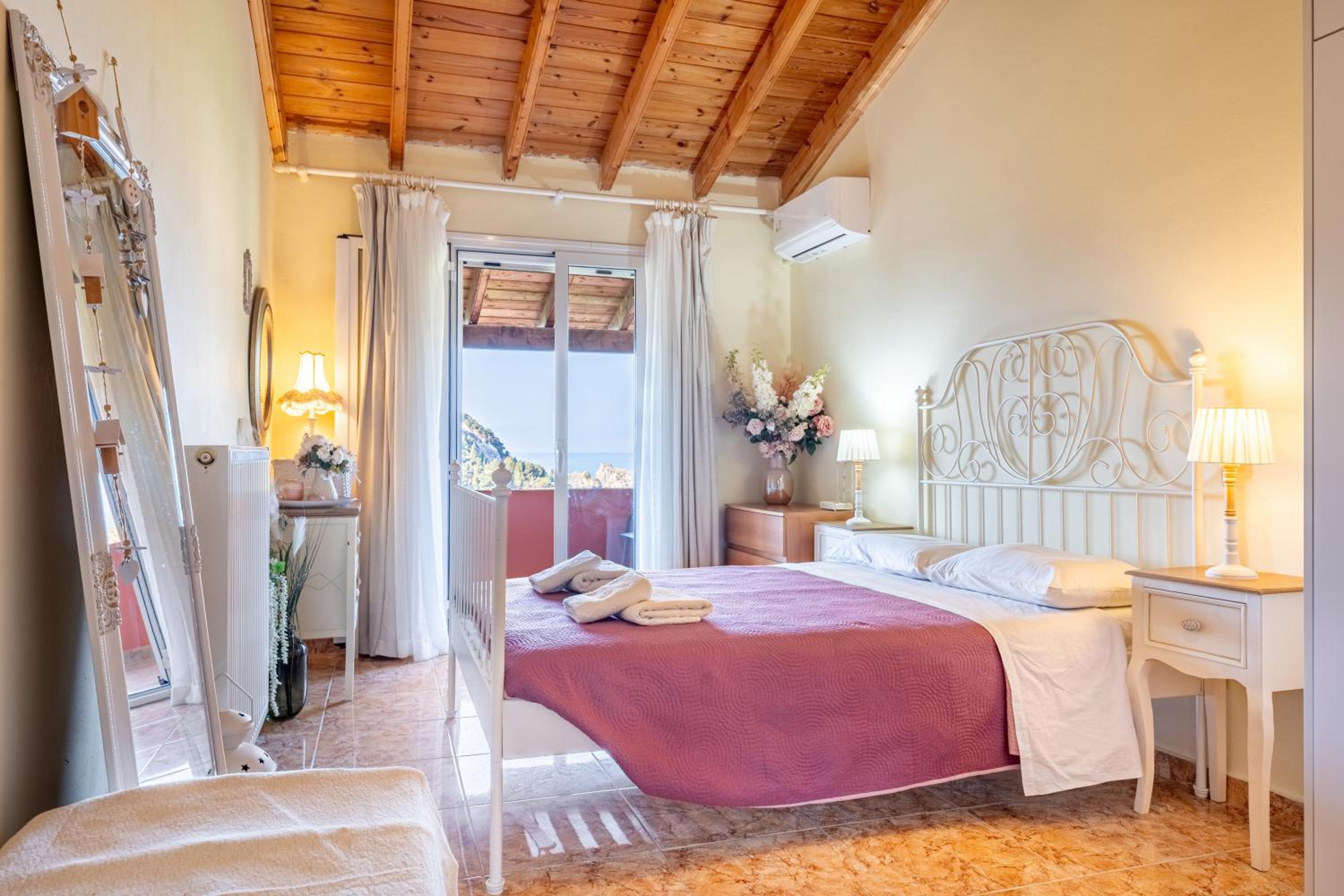 Two-Bedroom Deluxe Apartment with Ocean View photo 1