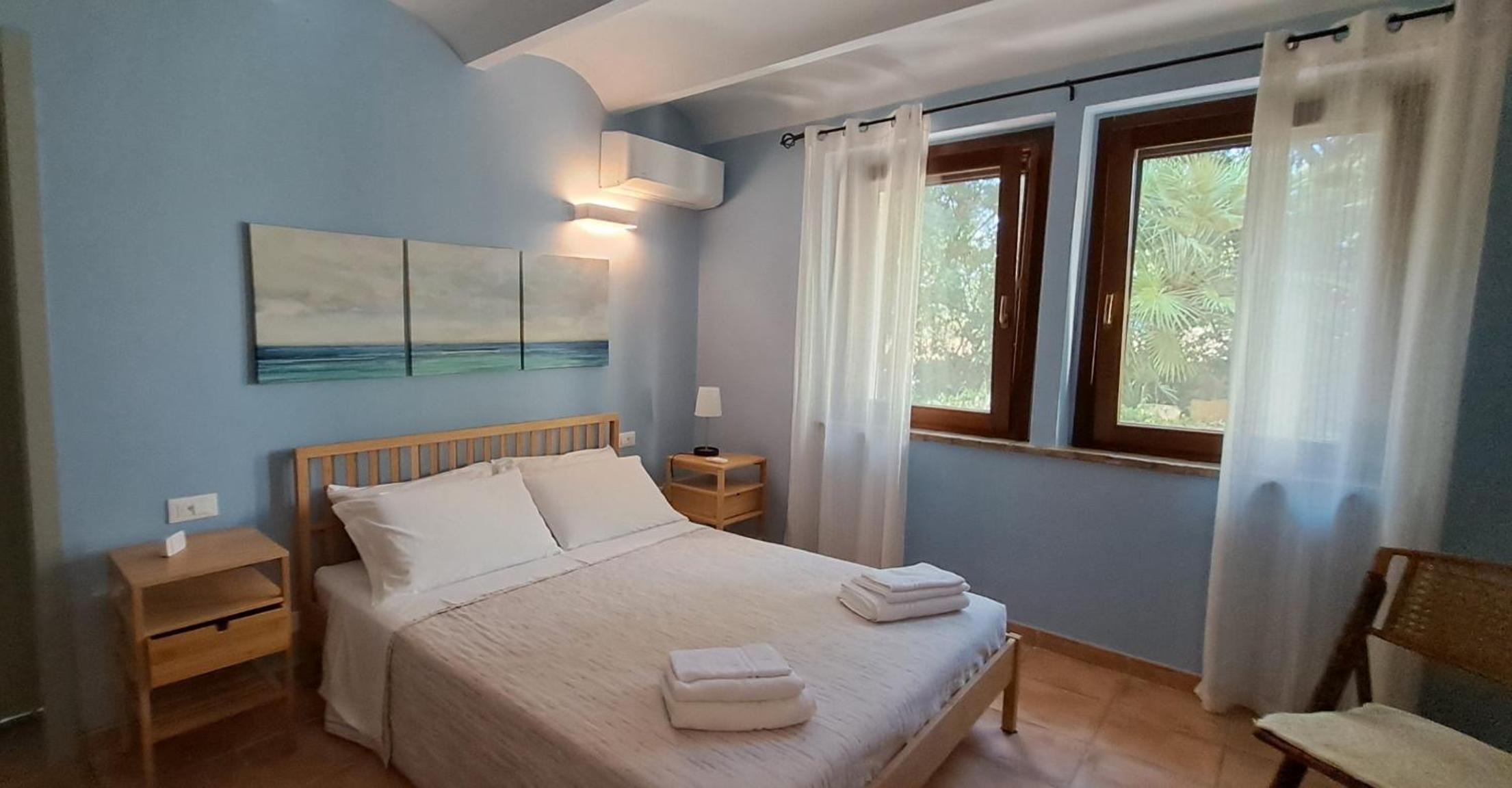 Deluxe Double Room (2 Adults + 1 Child) photo 1