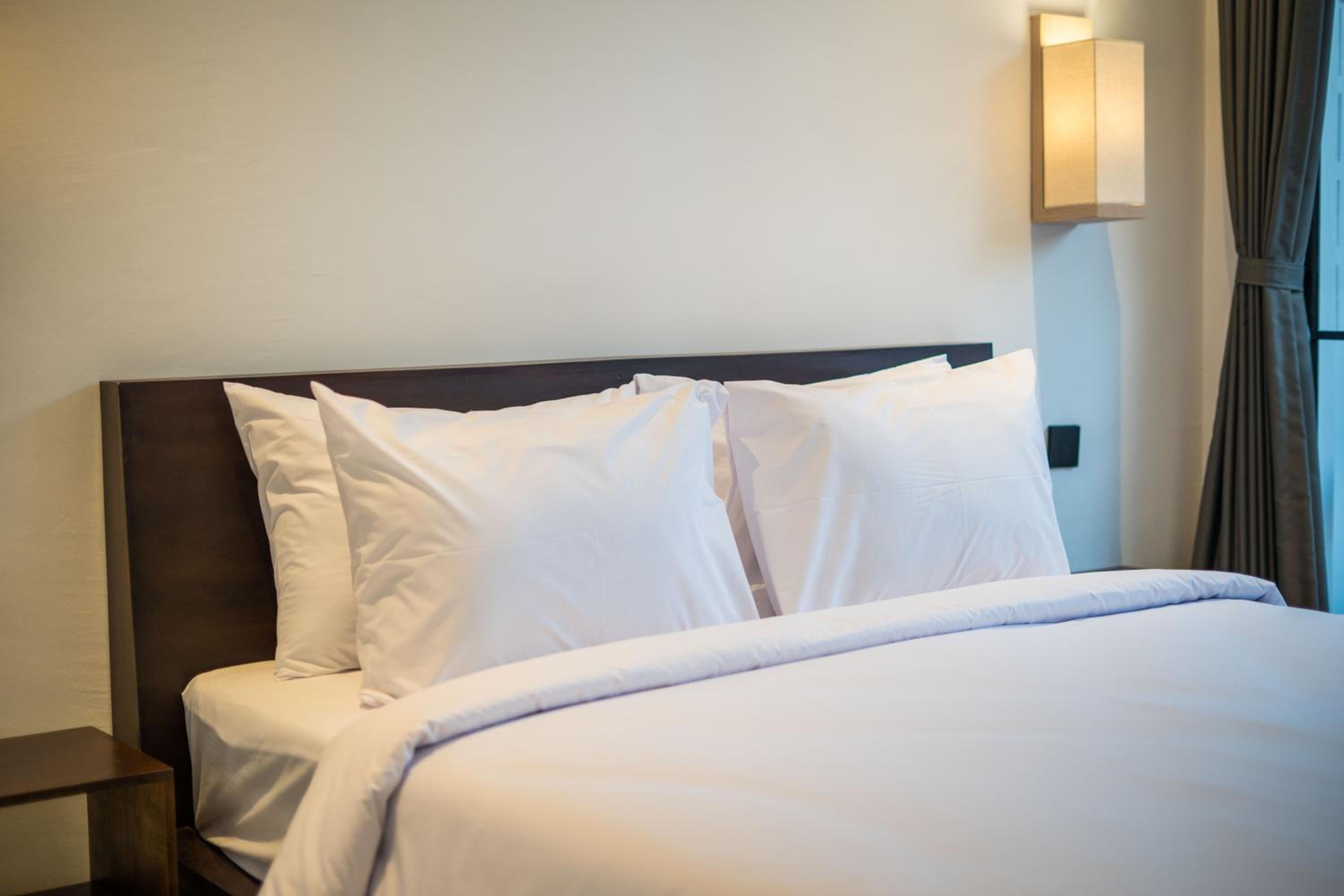 Deluxe Room with Pool View - Photo 9