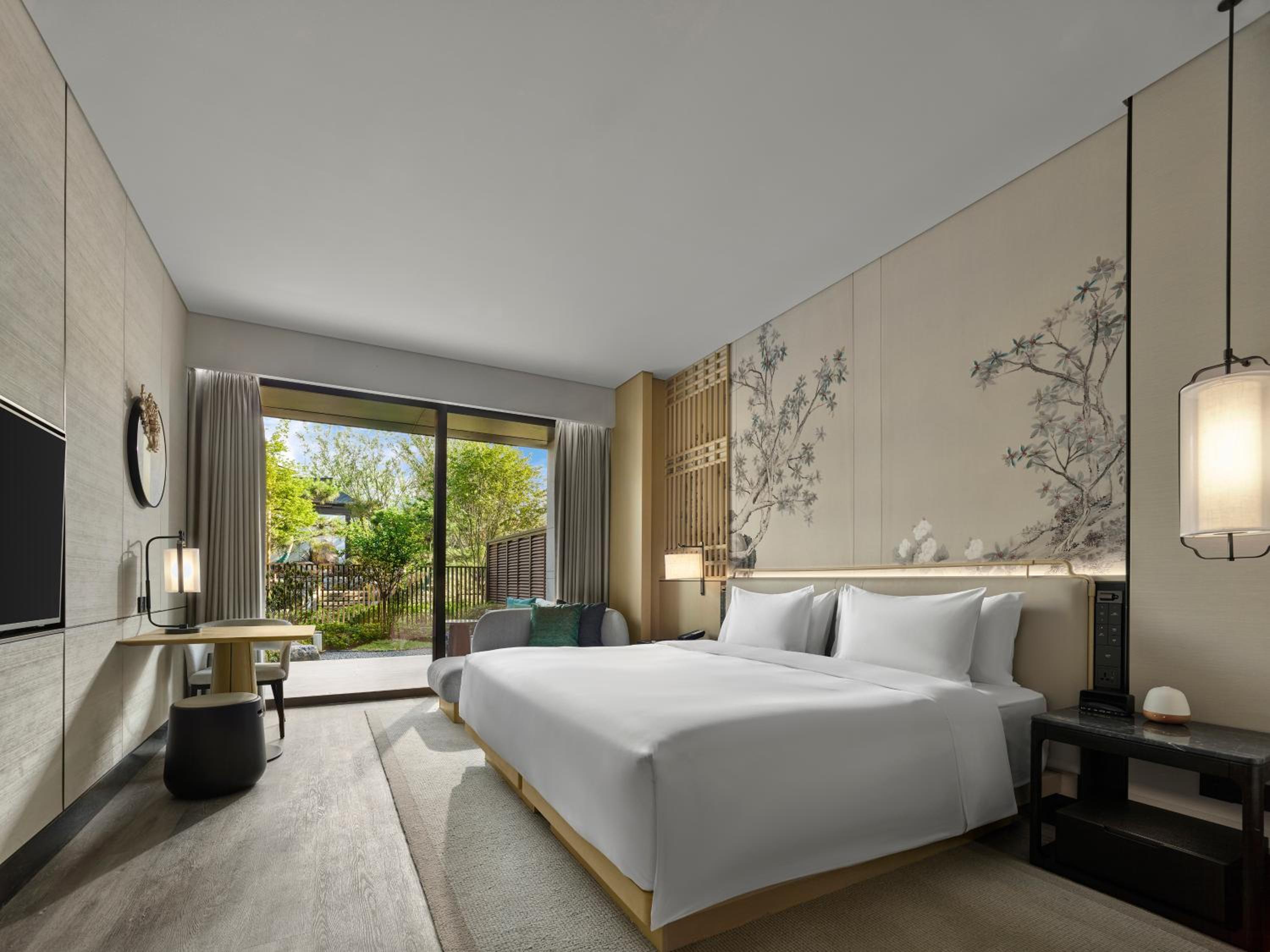 Courtyard King Room