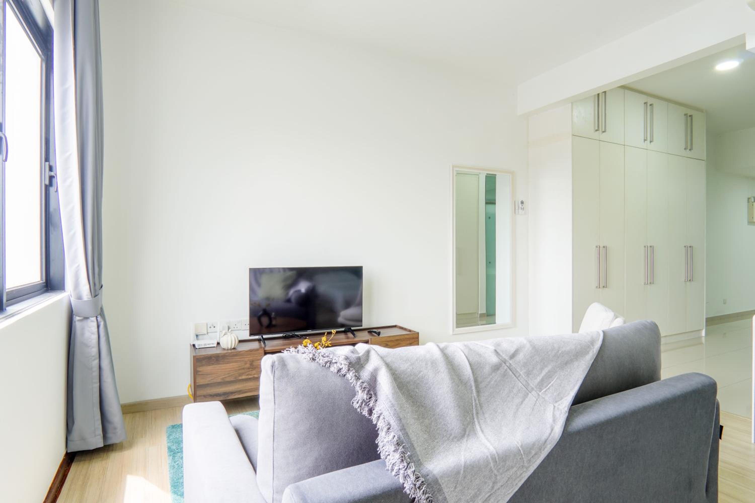 Studio Apartment with King Bed photo 3