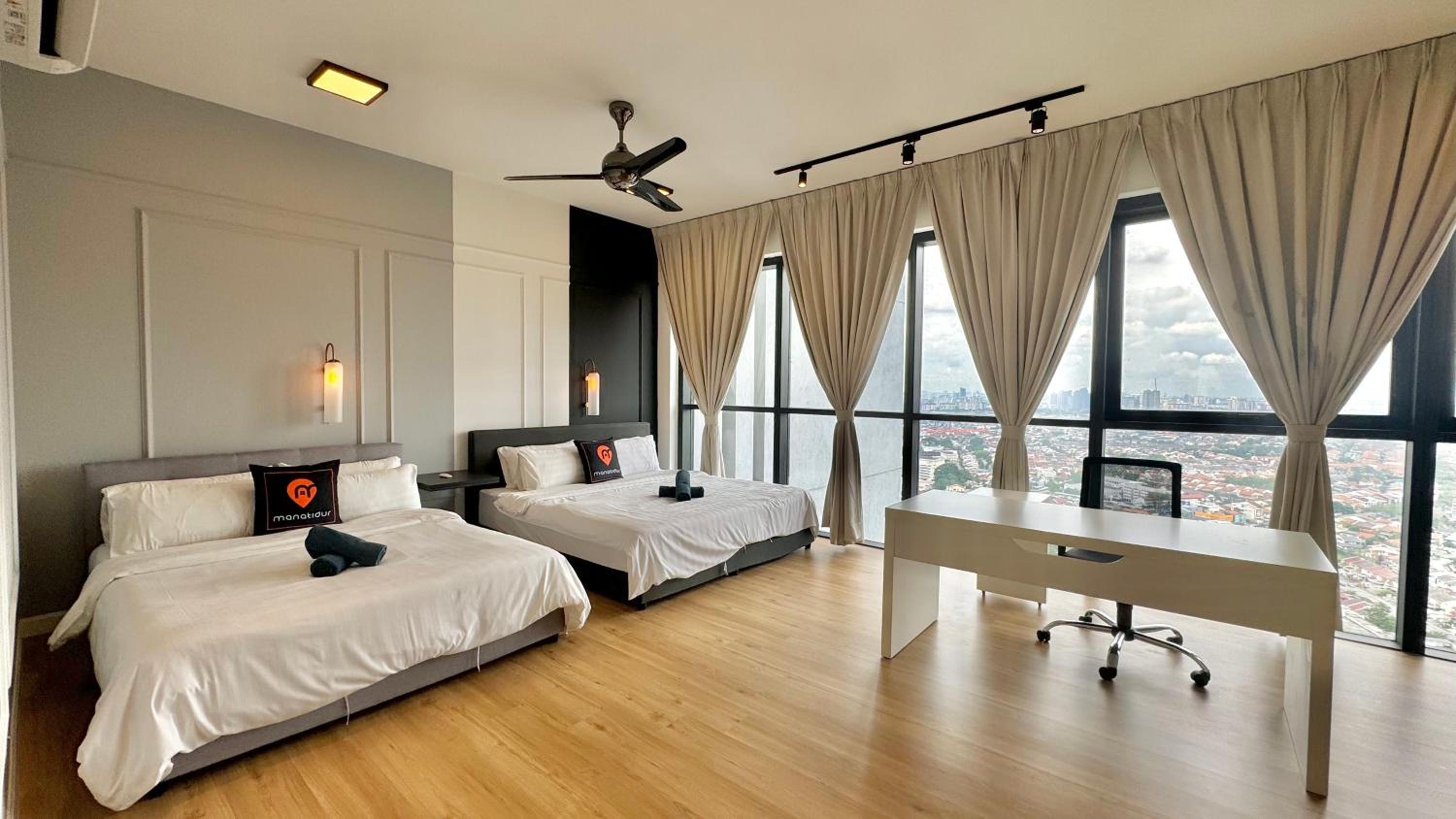 Two-Bedroom Deluxe Apartment - Photo 2