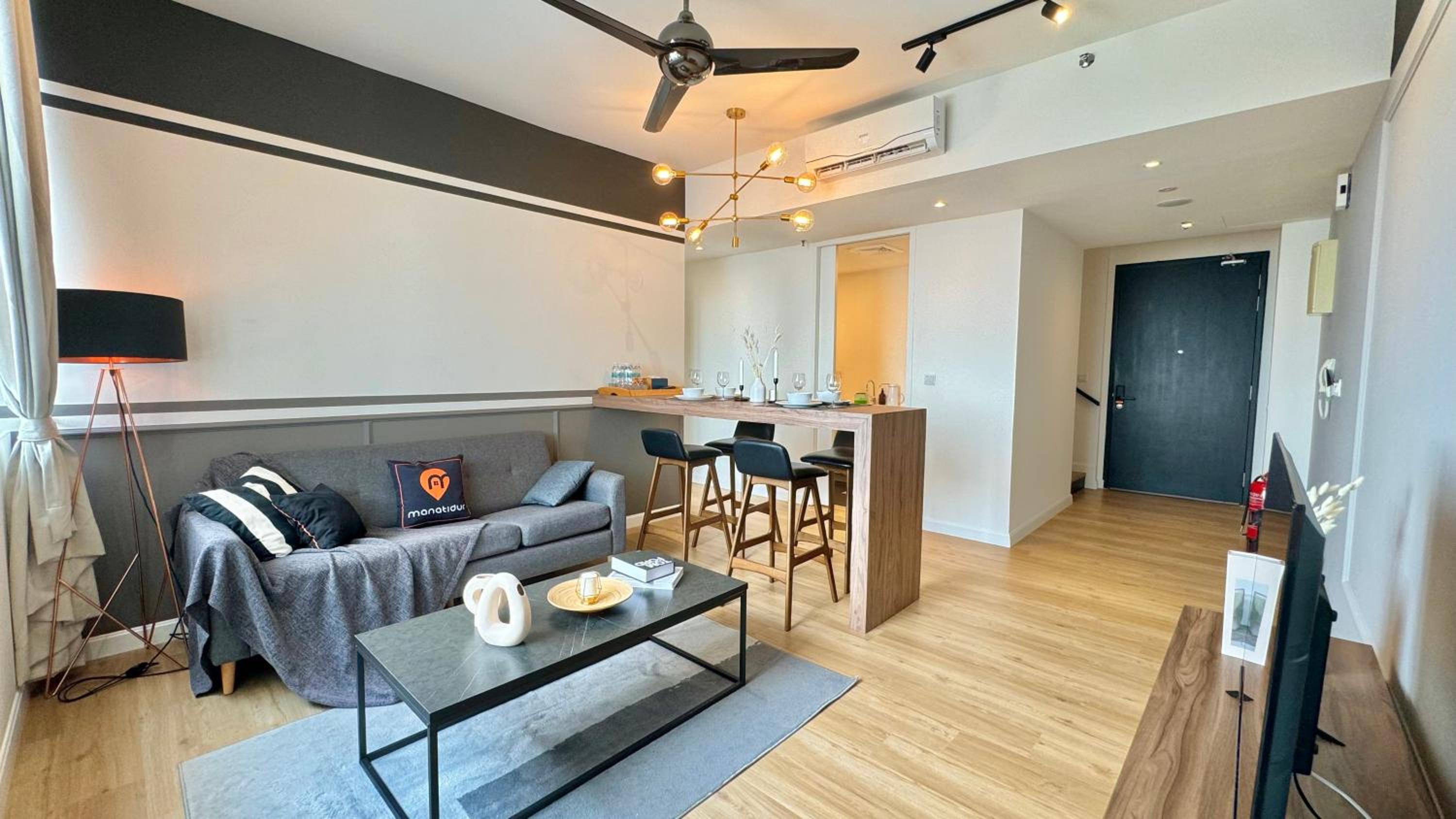 Two-Bedroom Deluxe Apartment - Photo 34