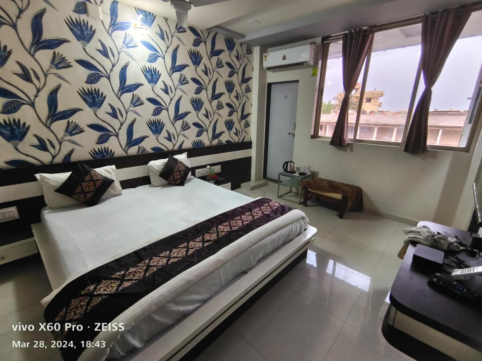 Deluxe Room - Photo 4