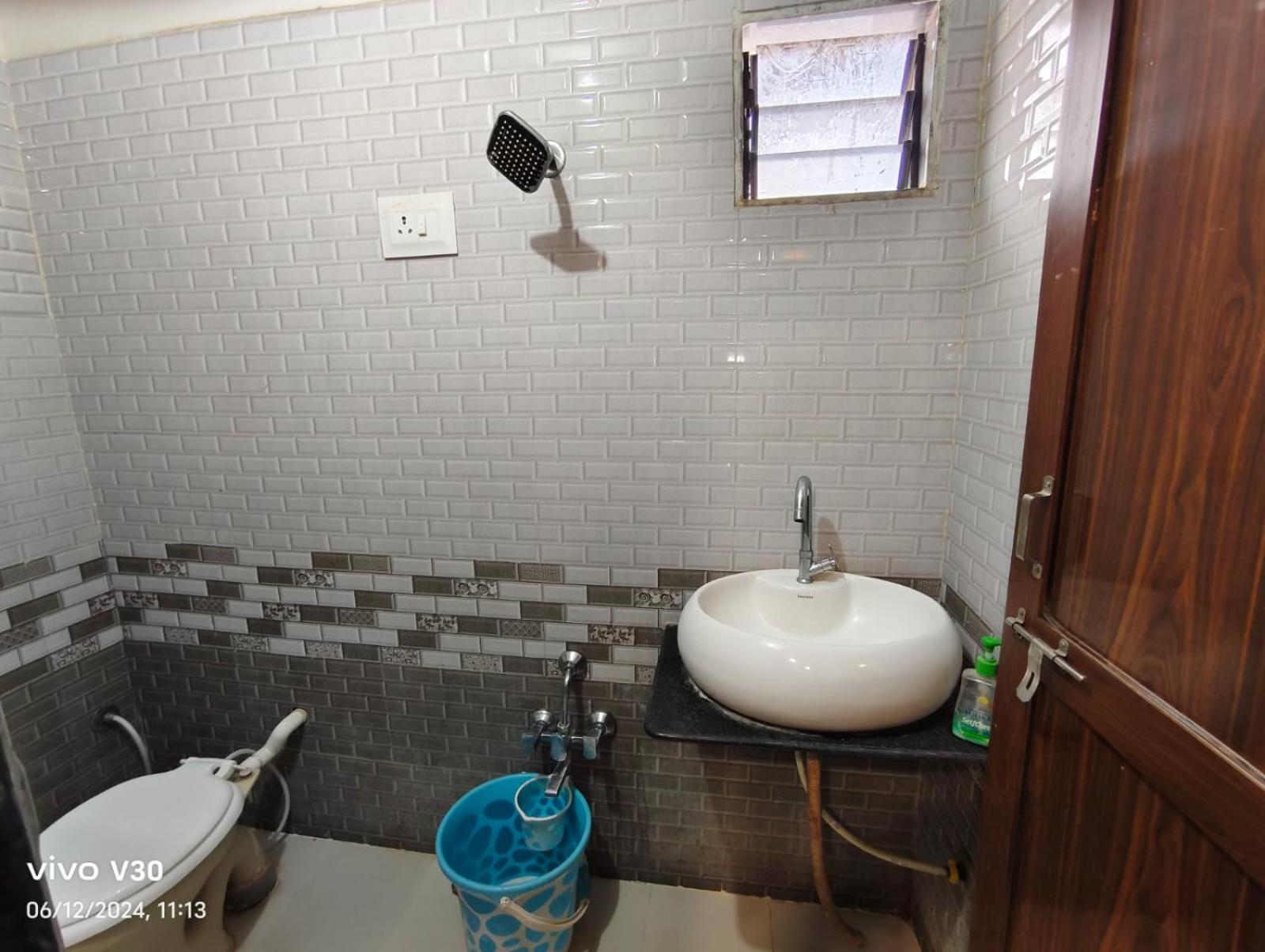 Double Room - Photo 6
