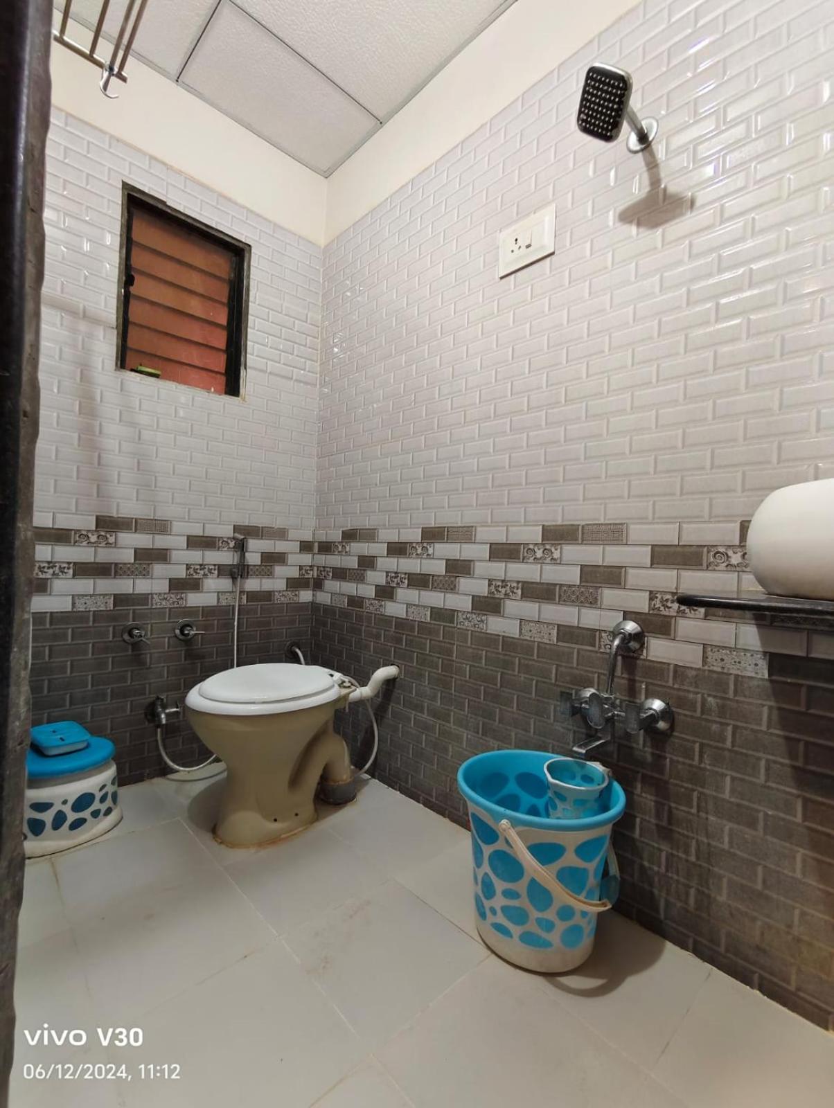 Double Room - Photo 8