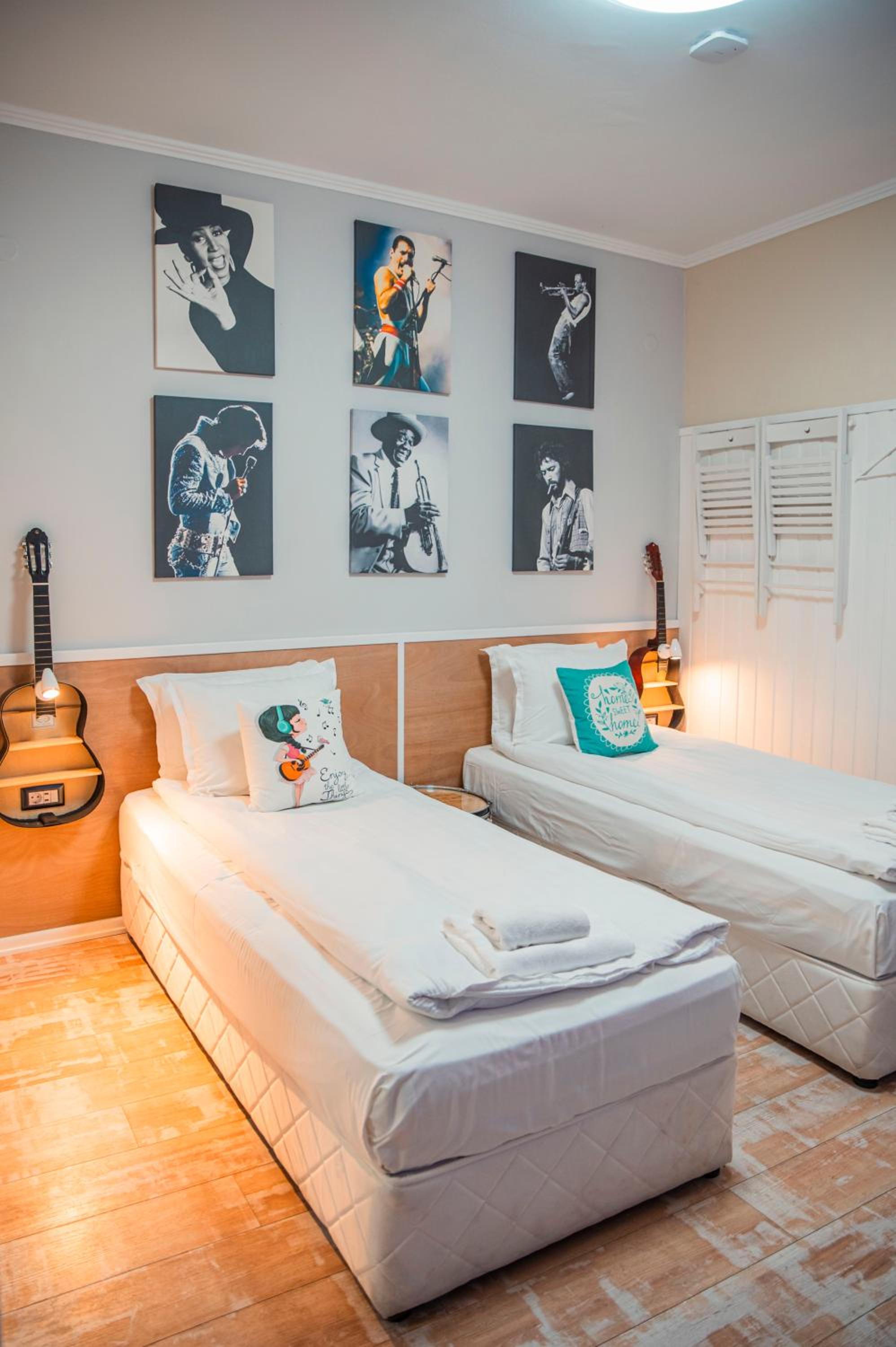 Twin Room - Photo 8