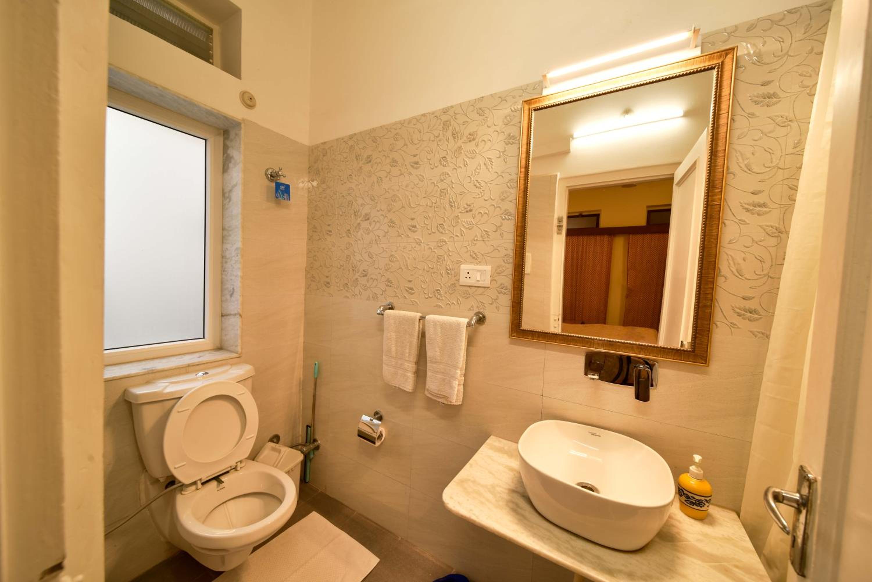 Value Room - Photo 7