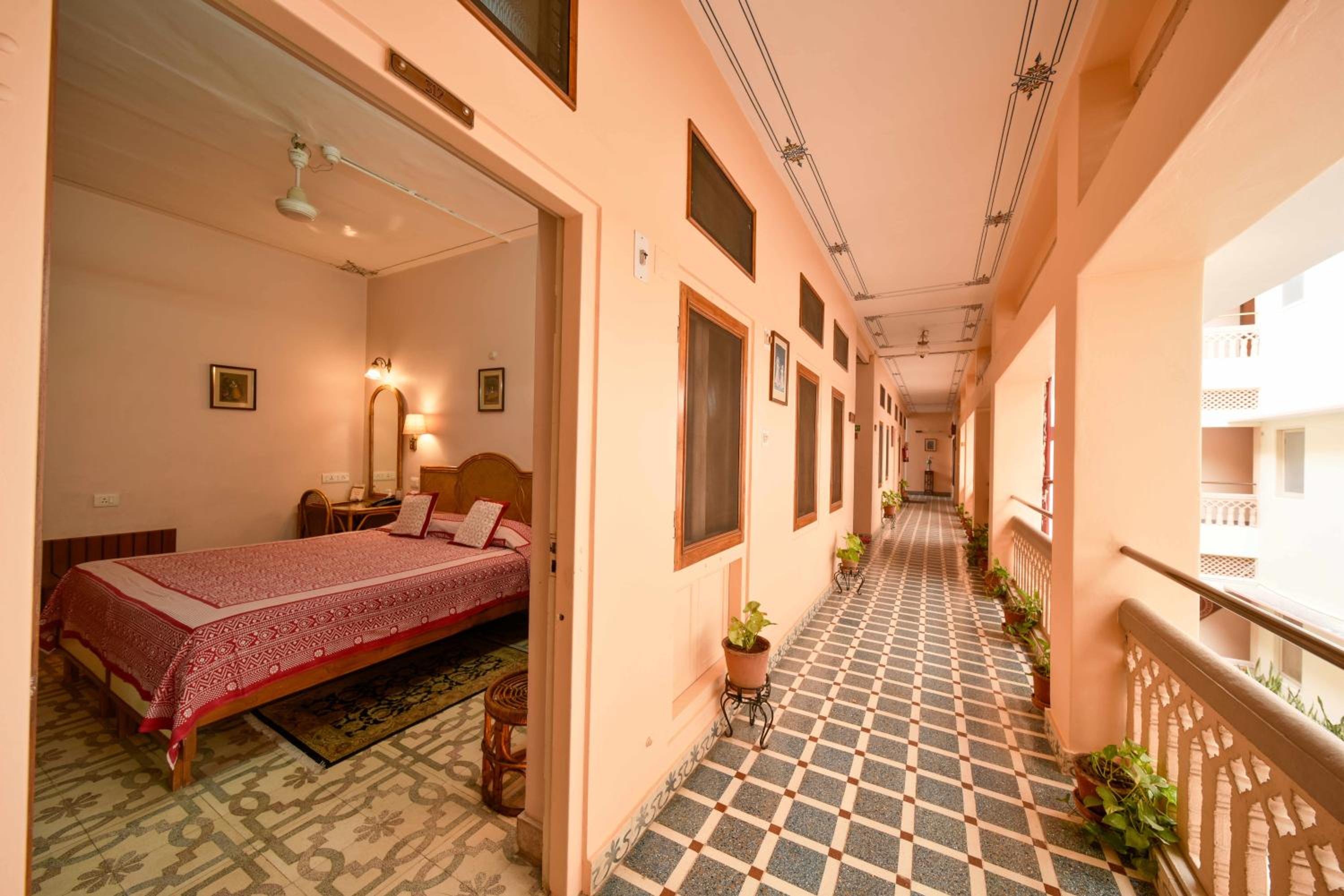 Value Room - Photo 2