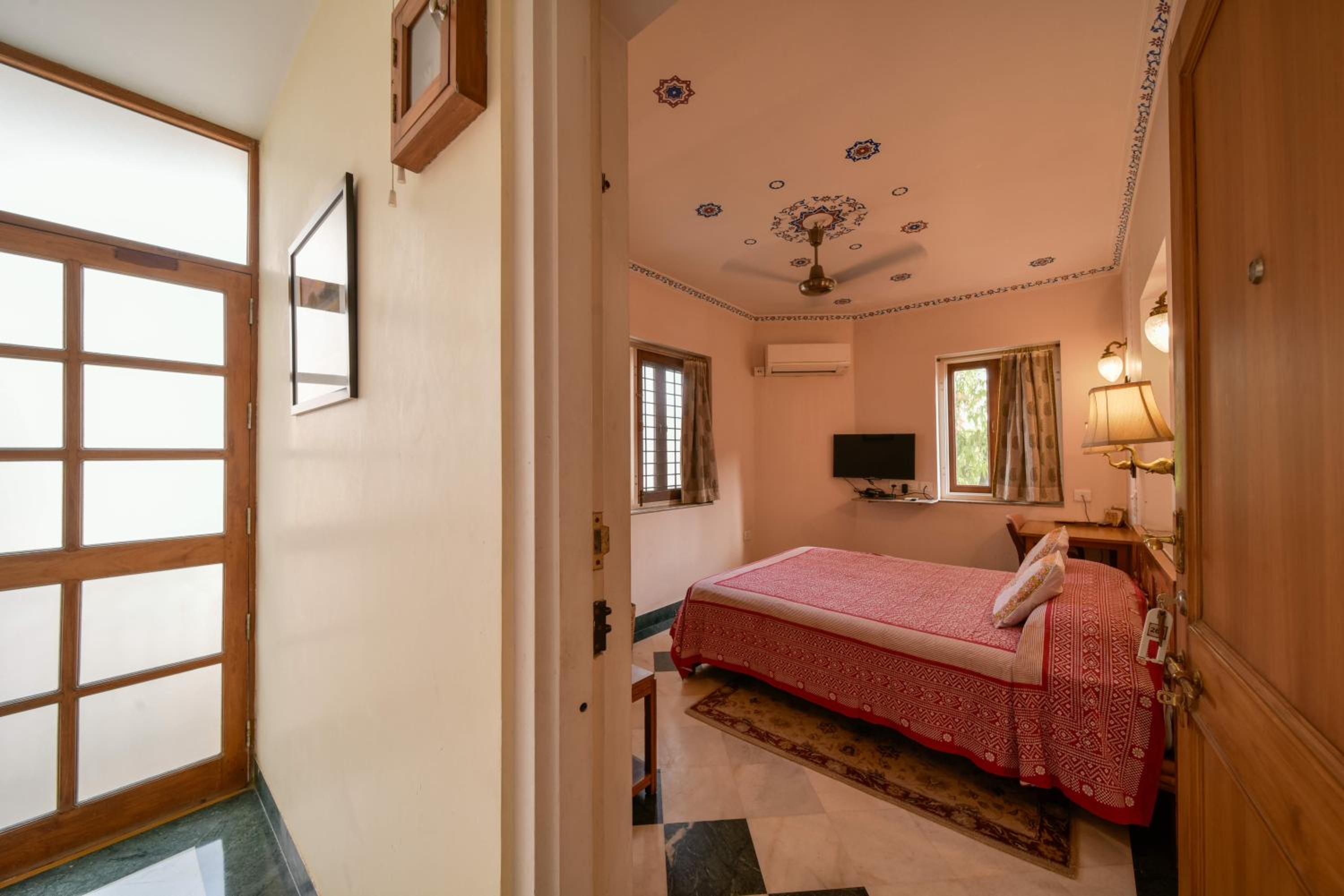 Value Room - Photo 8