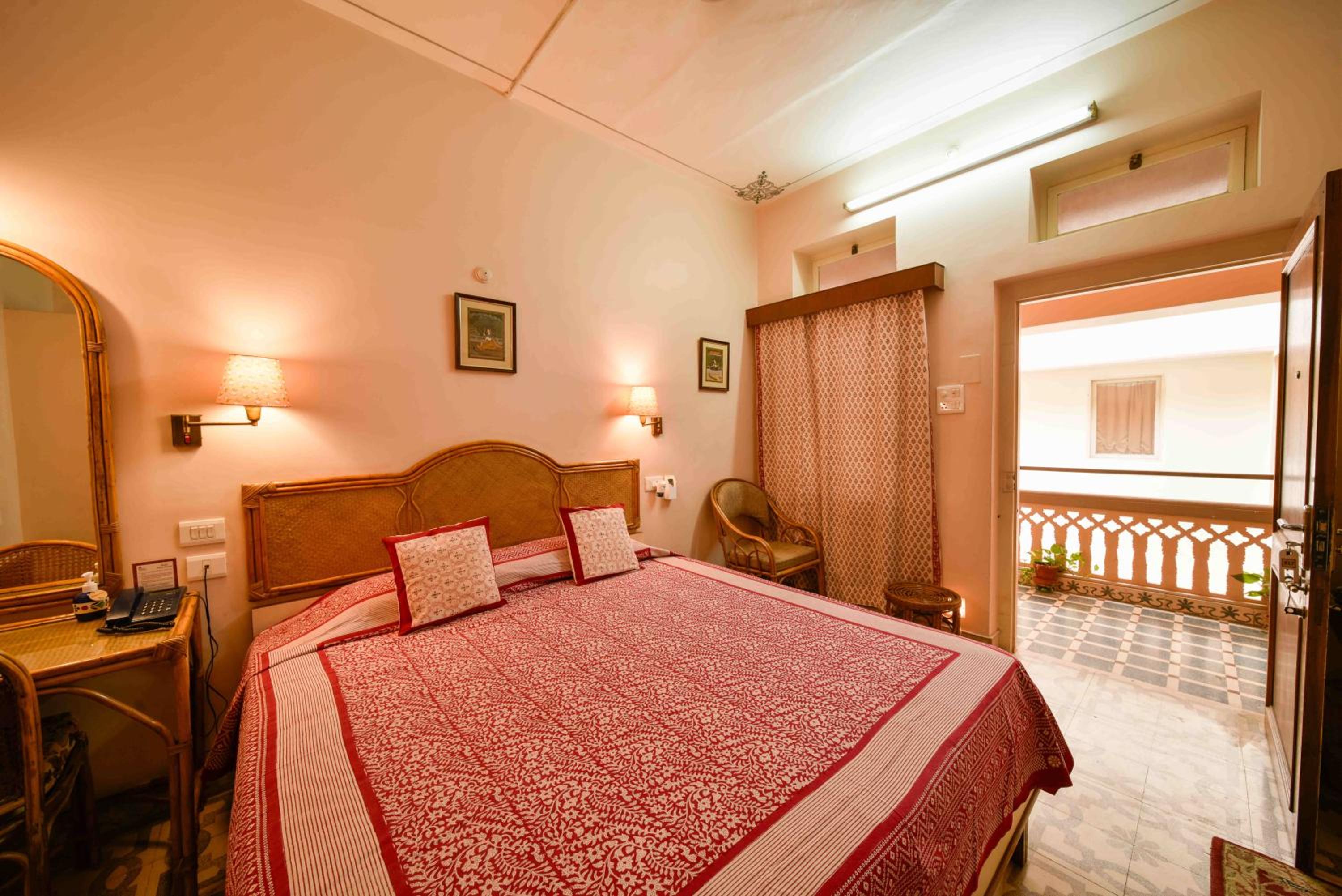 Value Room - Photo 3
