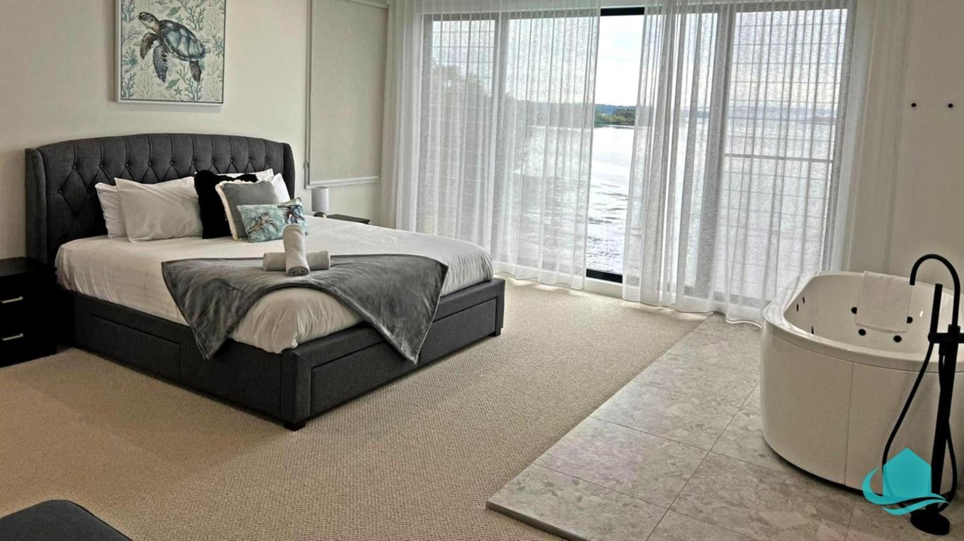 Four-Bedroom House photo 1