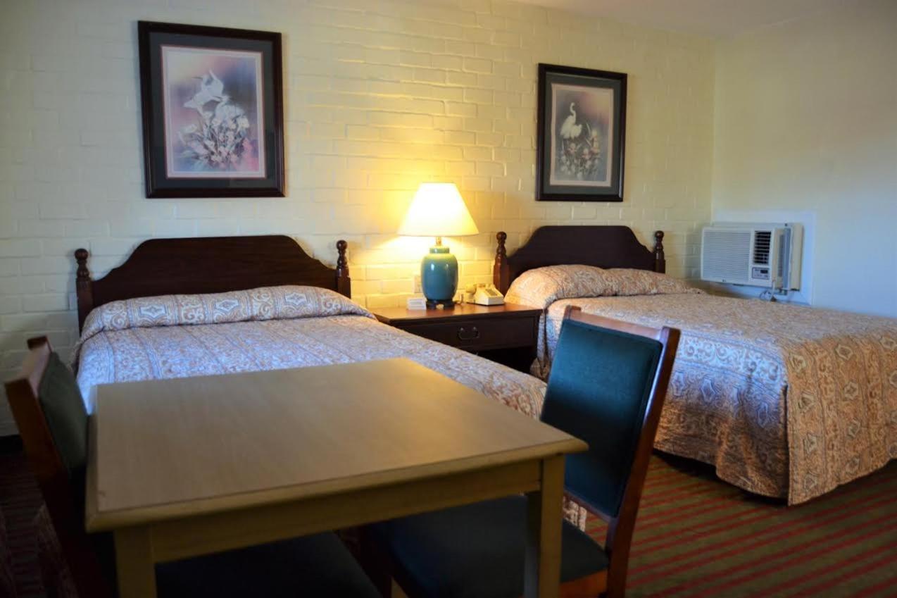 Double Room With Two Double Beds - Smoking photo 3