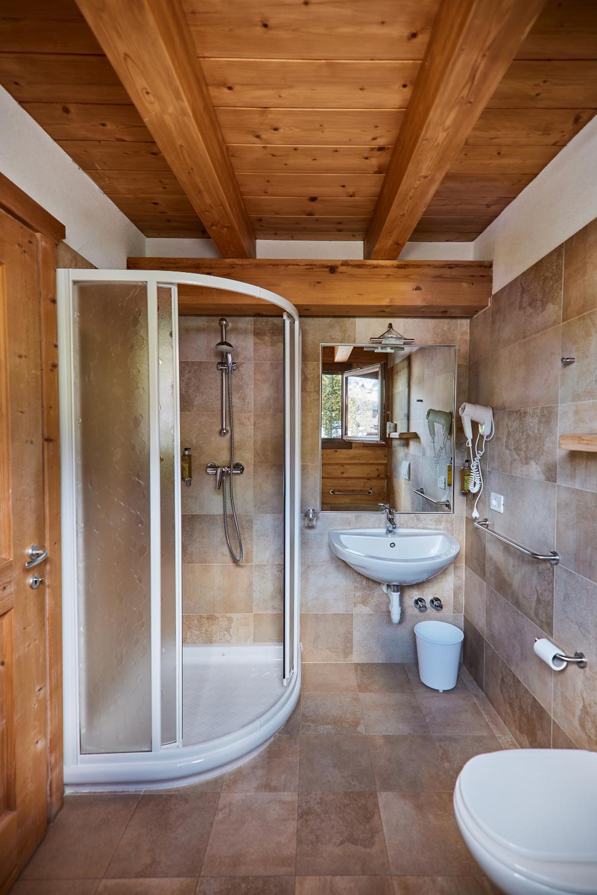 Quadruple Room - Photo 12