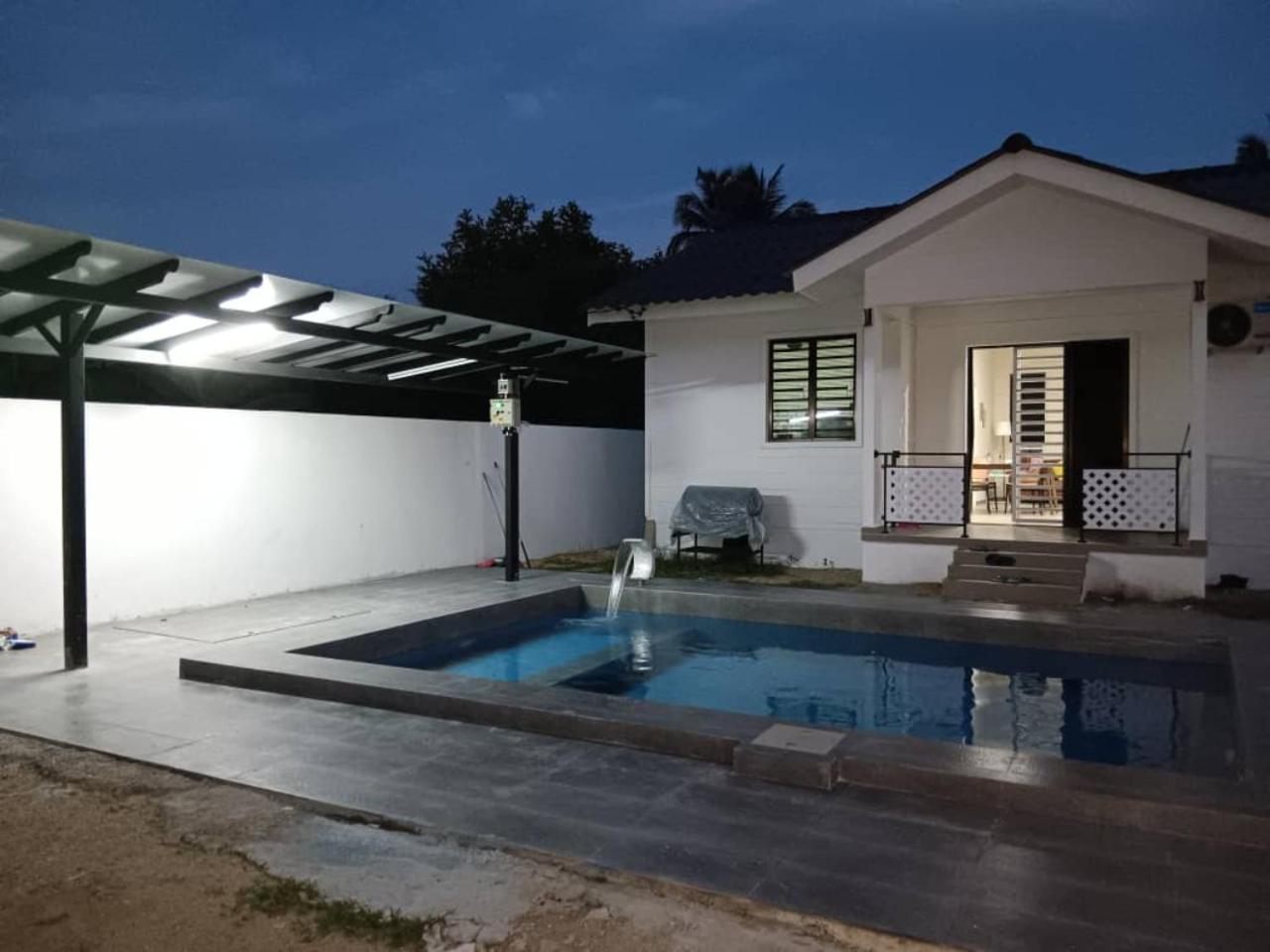 Three-Bedroom Villa - Photo 8