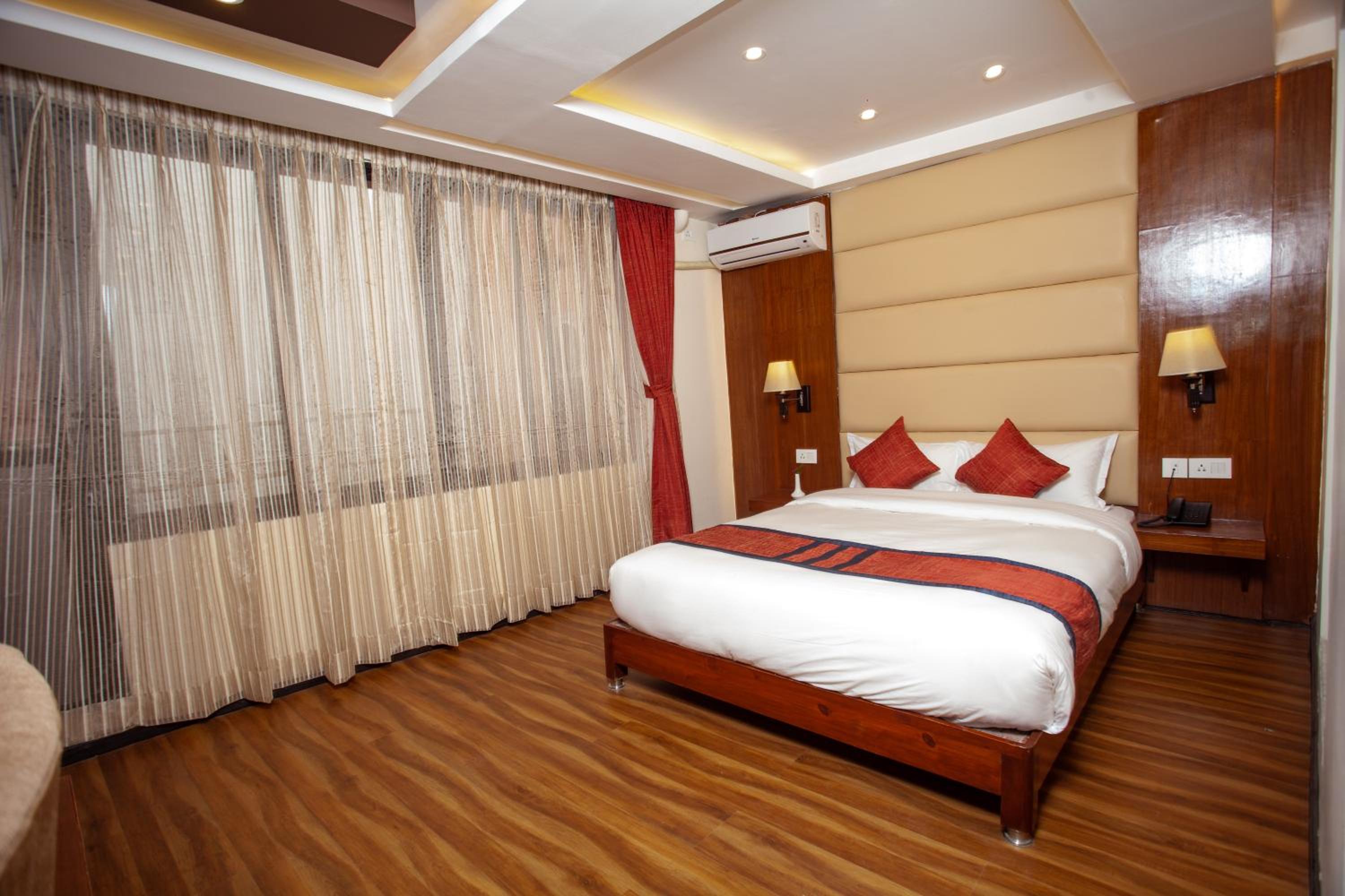 Deluxe Double Room with Balcony - Complimentary Airport Pick up or Drop photo 3