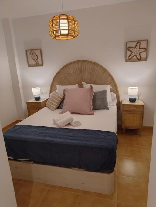 Apartamento de Tres Habitaciones - Frente al Mar