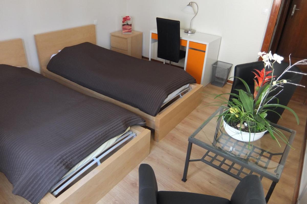 Twin Room with Private Bathroom - Photo 1