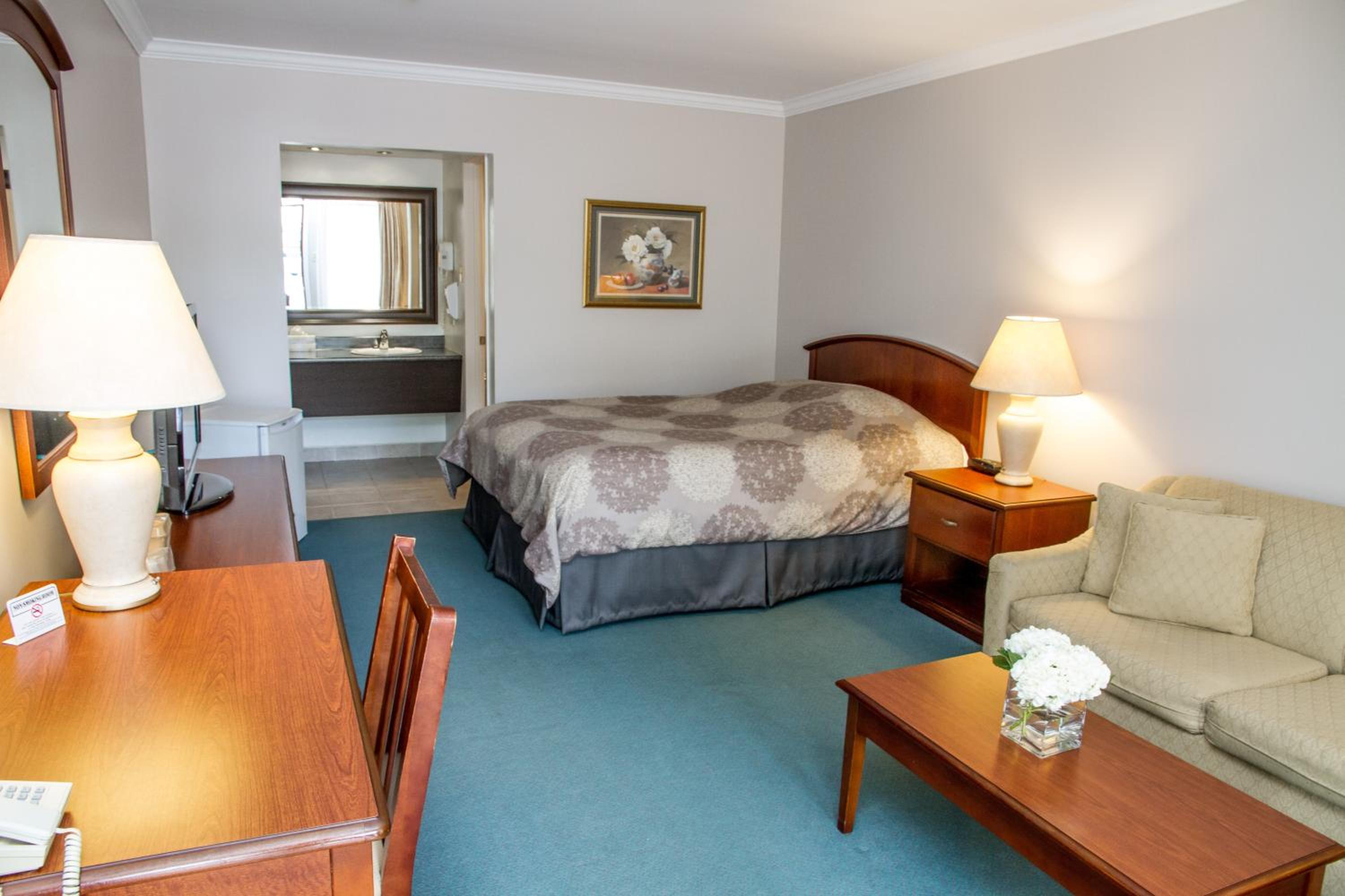 Queen Suite photo 2