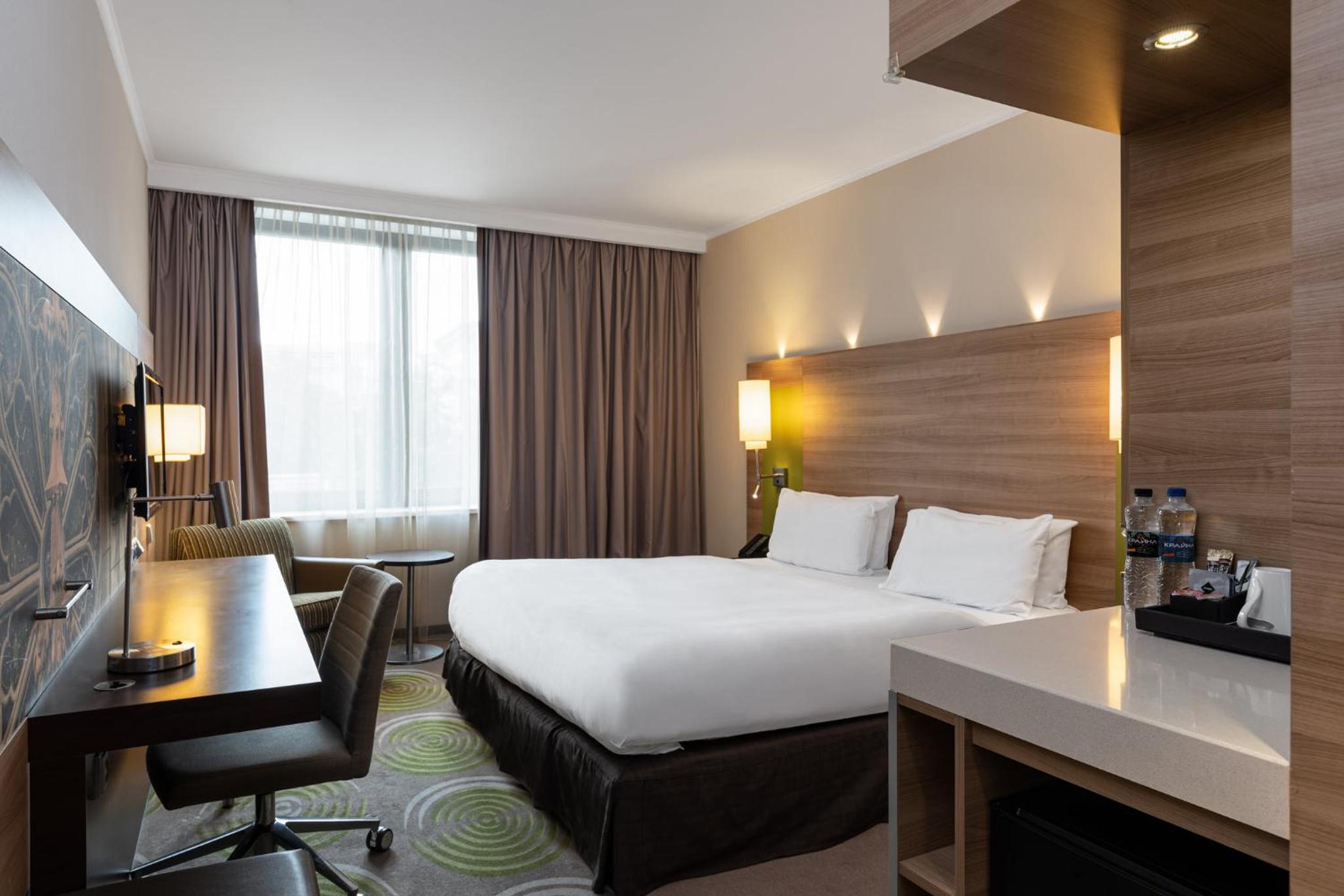 Standard King Room With City View
