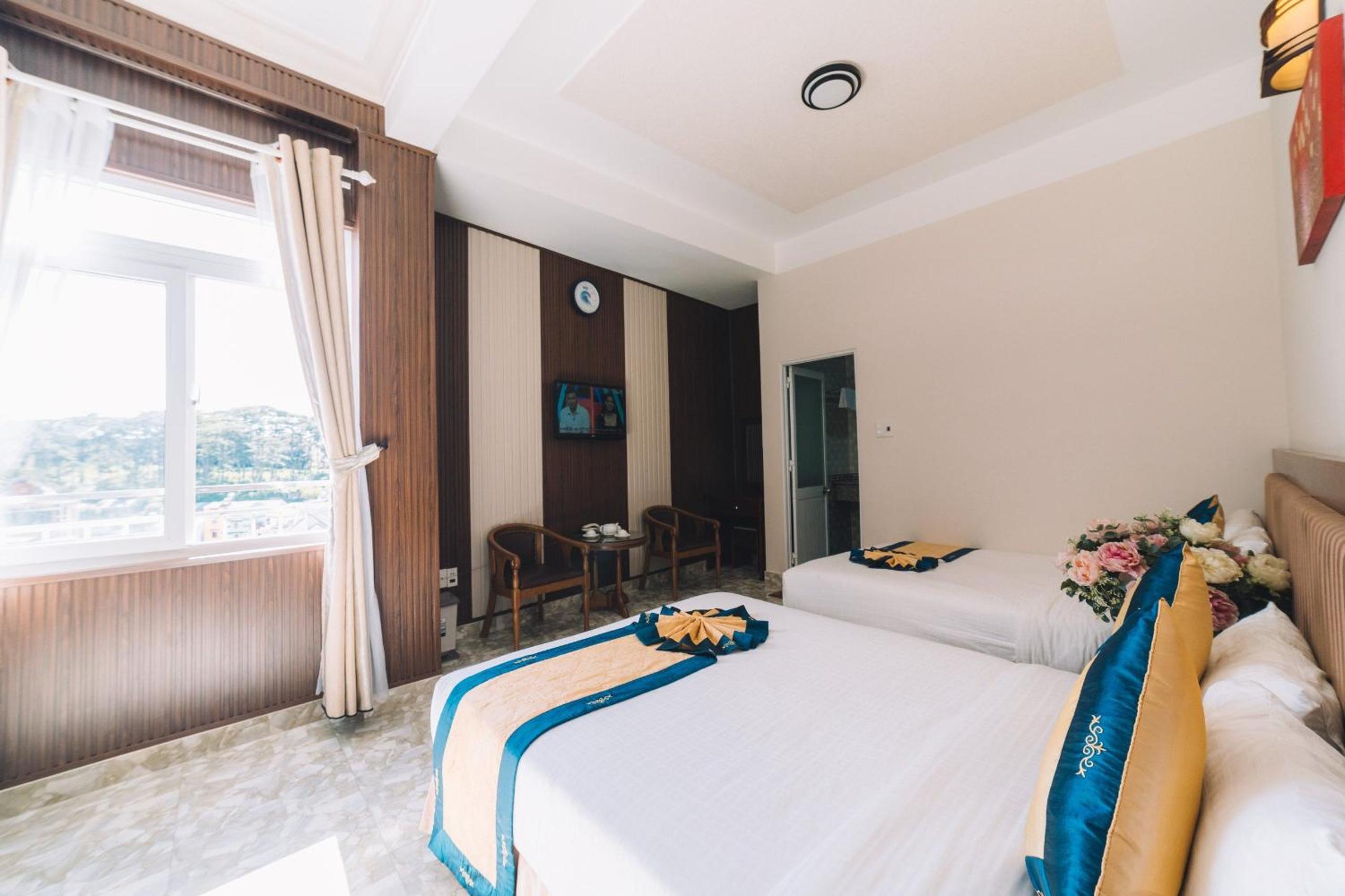 Deluxe Queen Room With Two Queen Beds