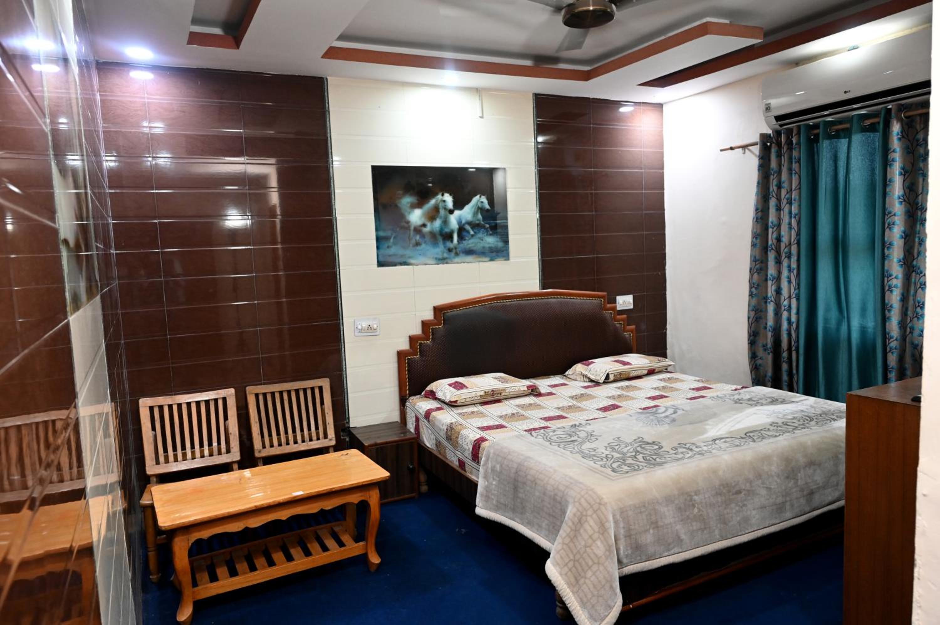 Double Room with Private Bathroom - Photo 1