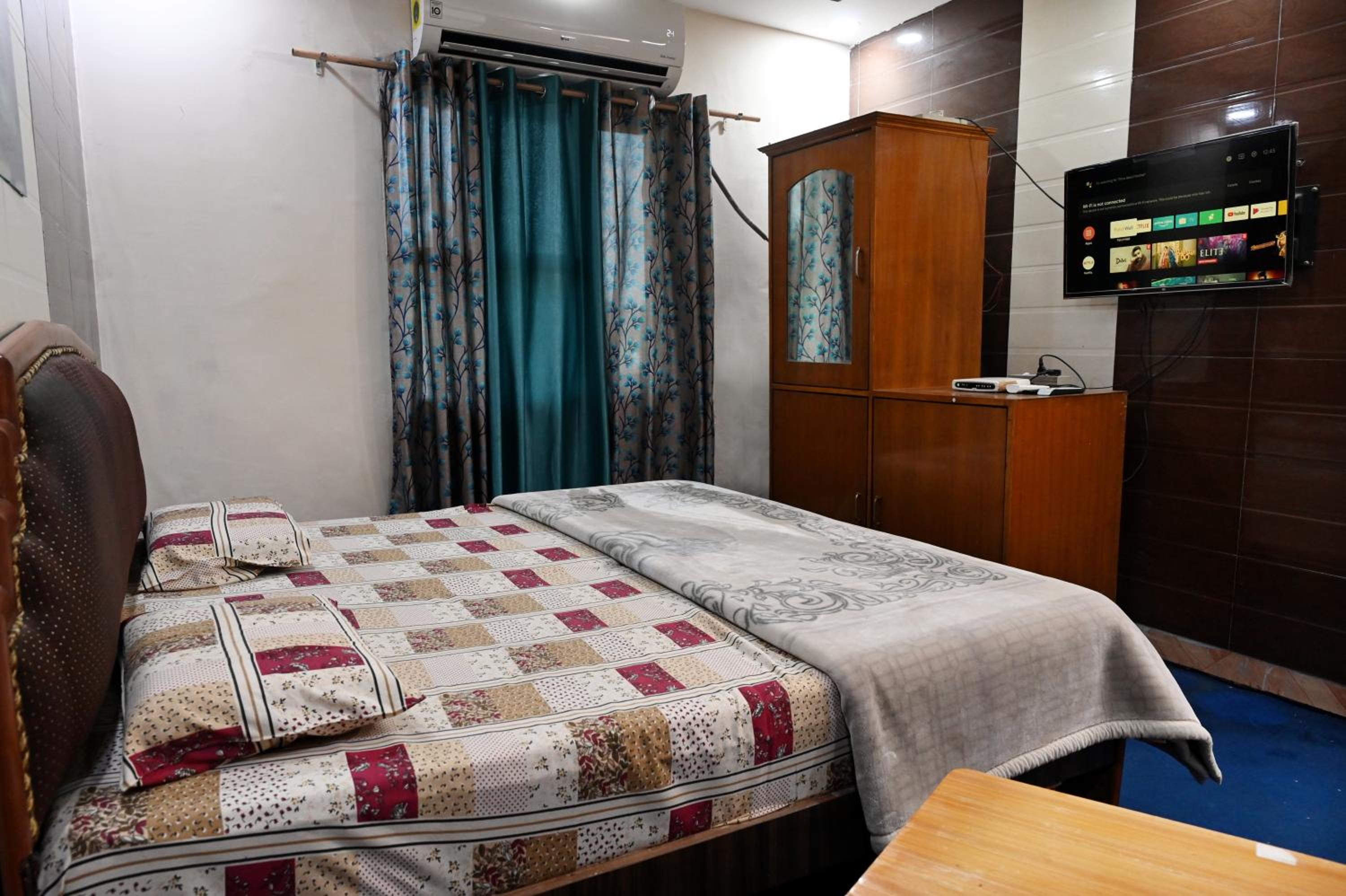 Double Room with Private Bathroom - Photo 11