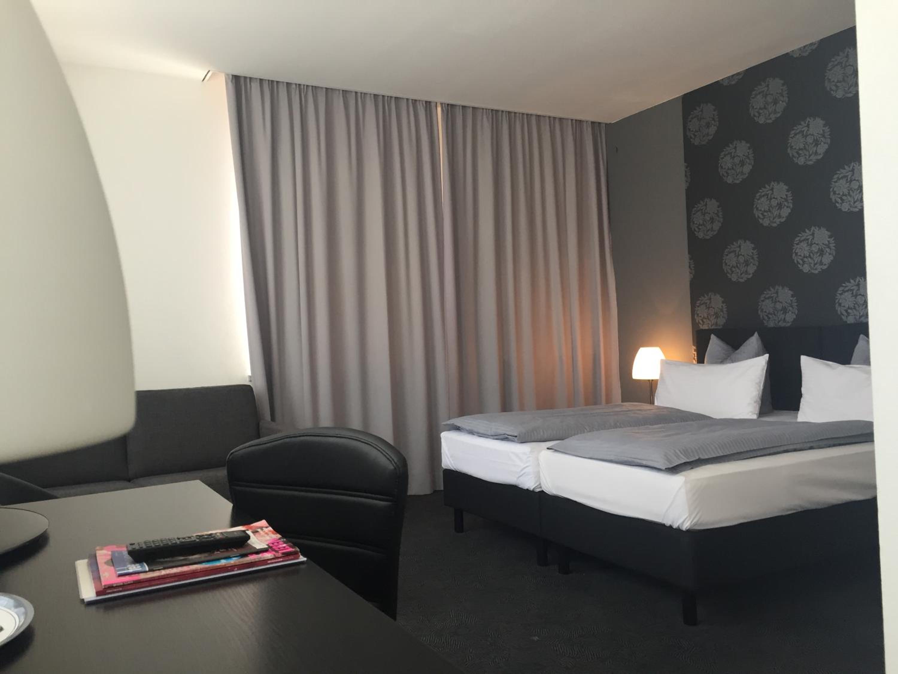 Business Suite - Photo 1