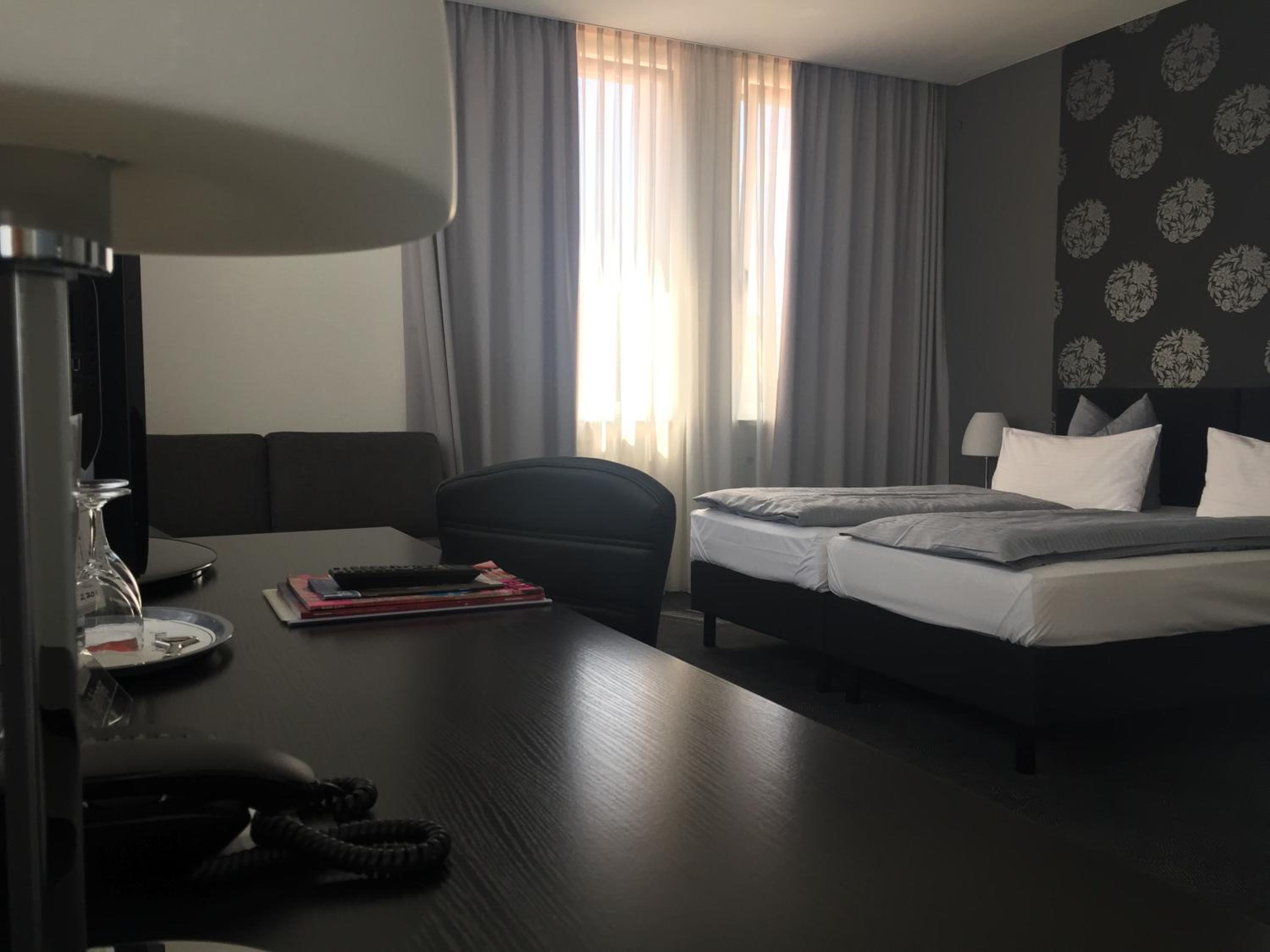Business Suite - Photo 3