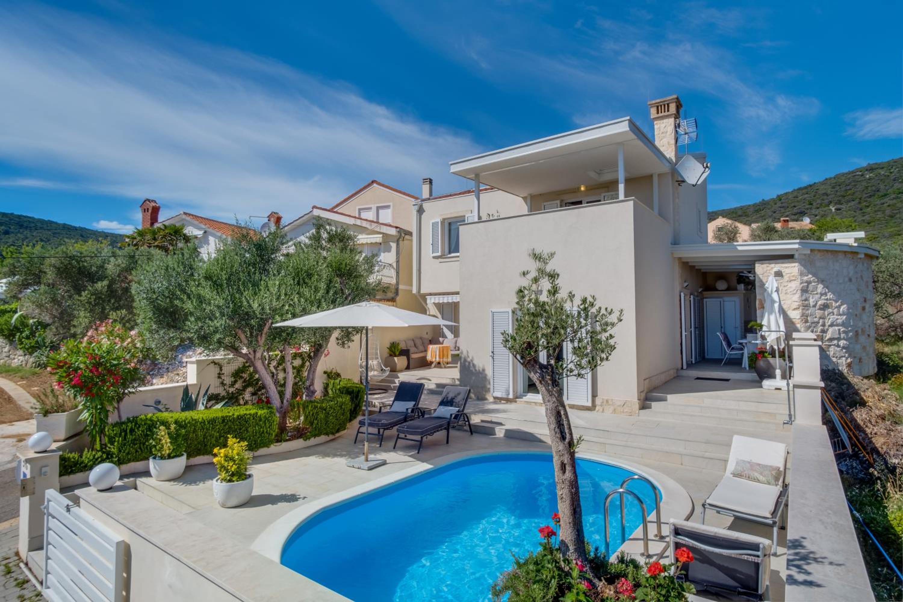 Three-Bedroom Villa photo 2