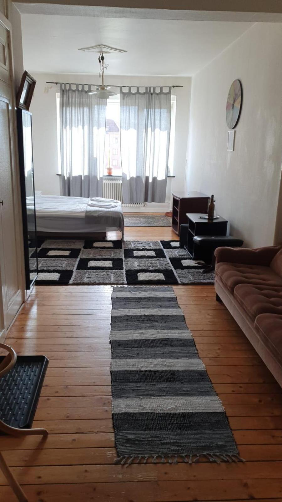 One-Bedroom Apartment photo 3