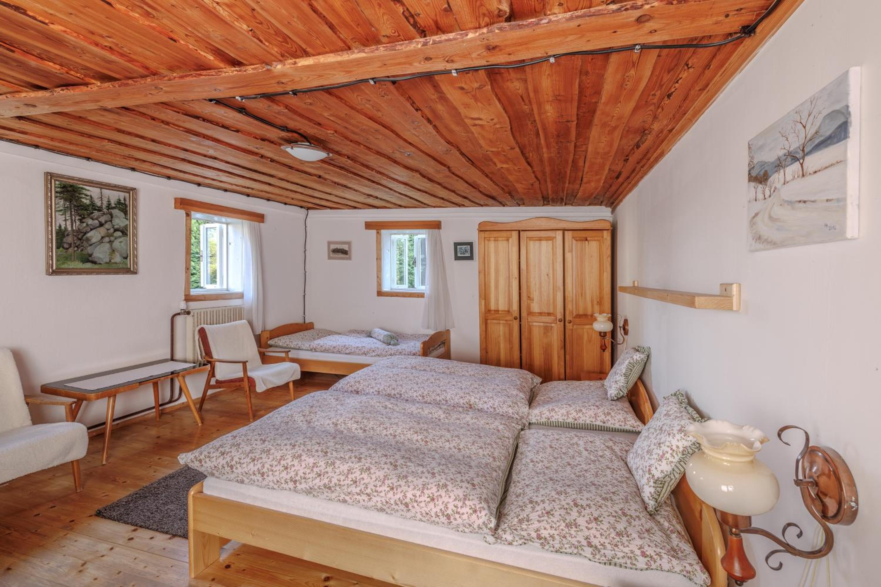 Quadruple Room with Private Bathroom photo 1