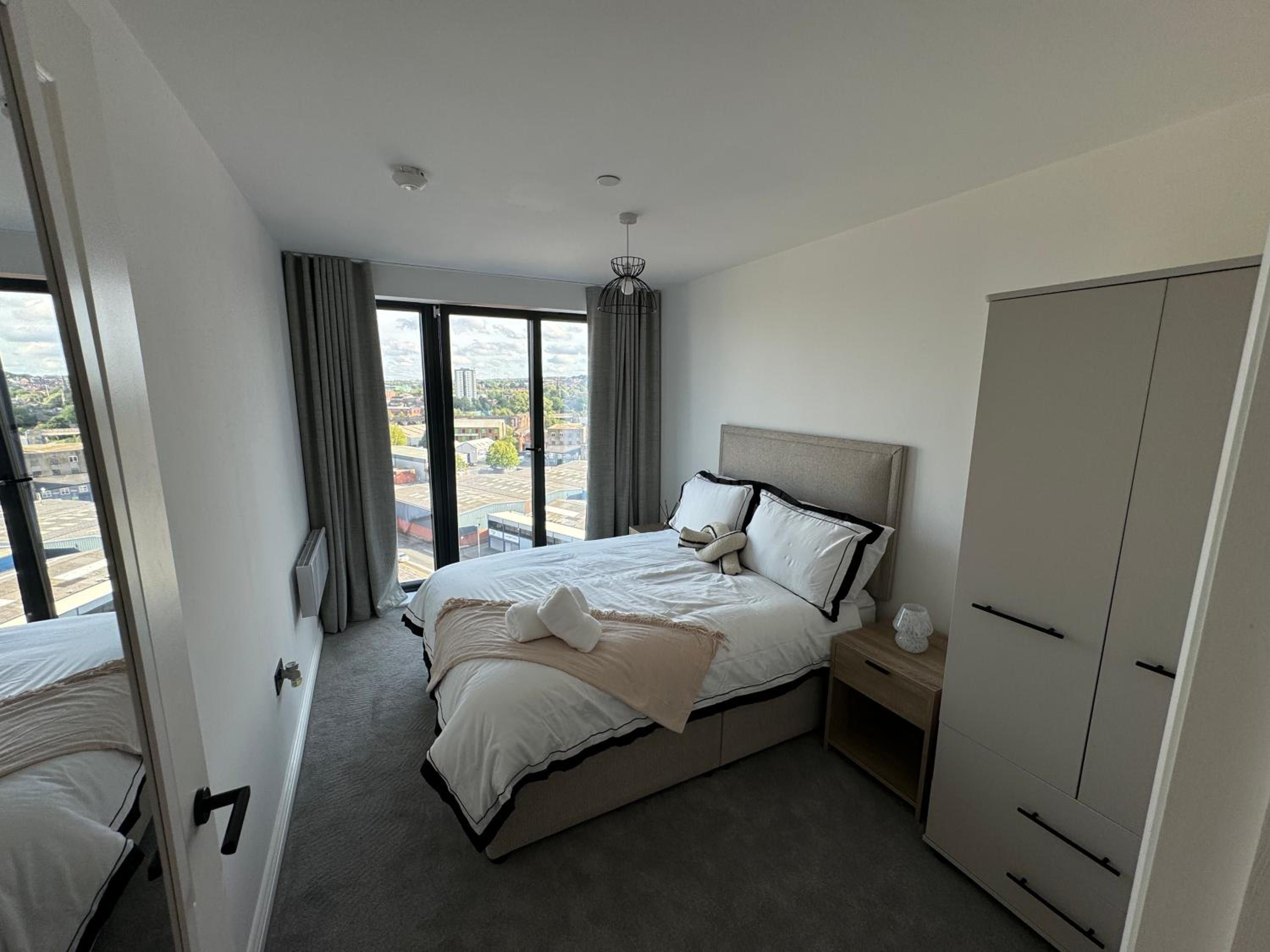 One-Bedroom Apartment photo 2
