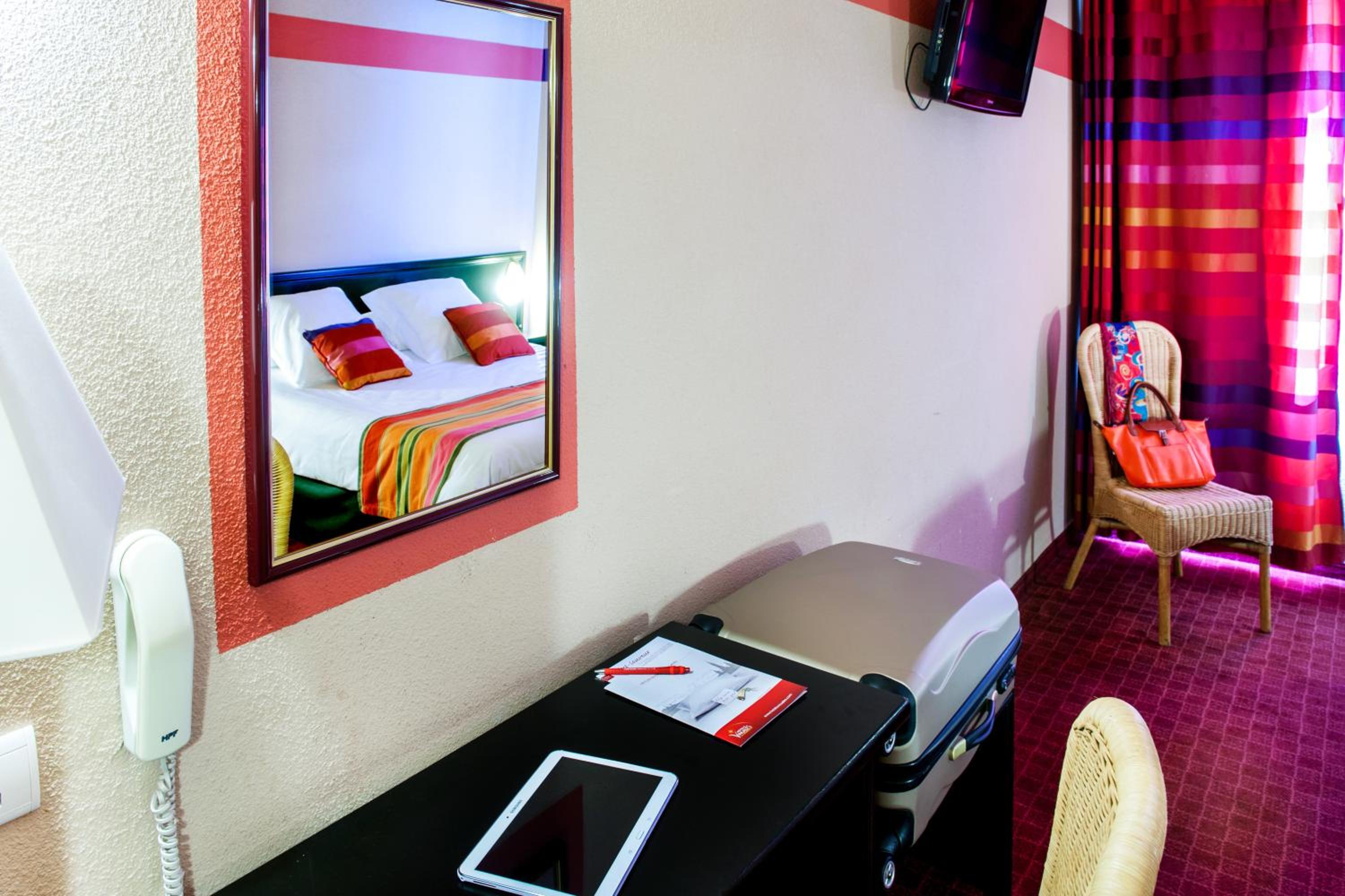 Double or Twin Room - Photo 15
