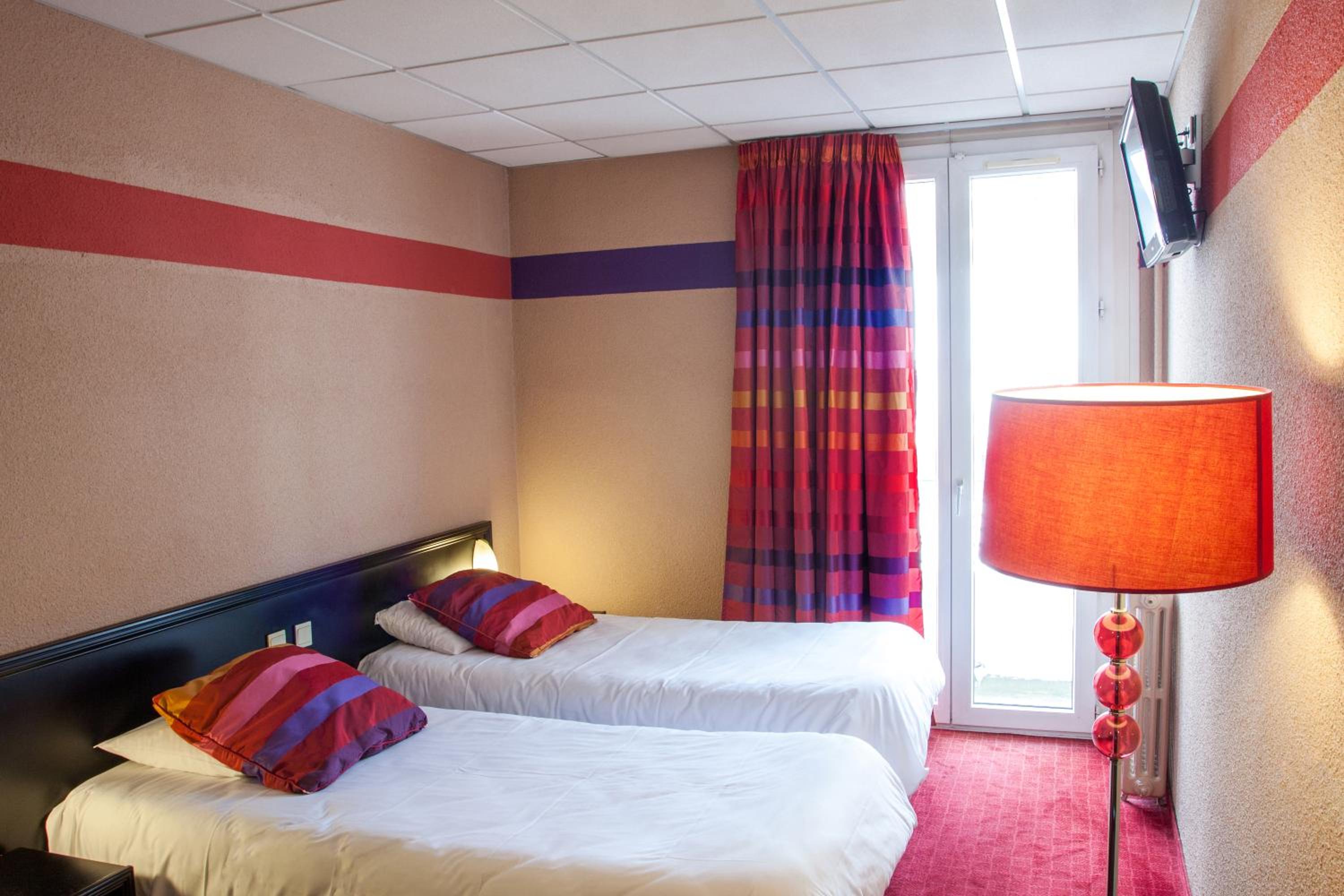 Double or Twin Room - Photo 3